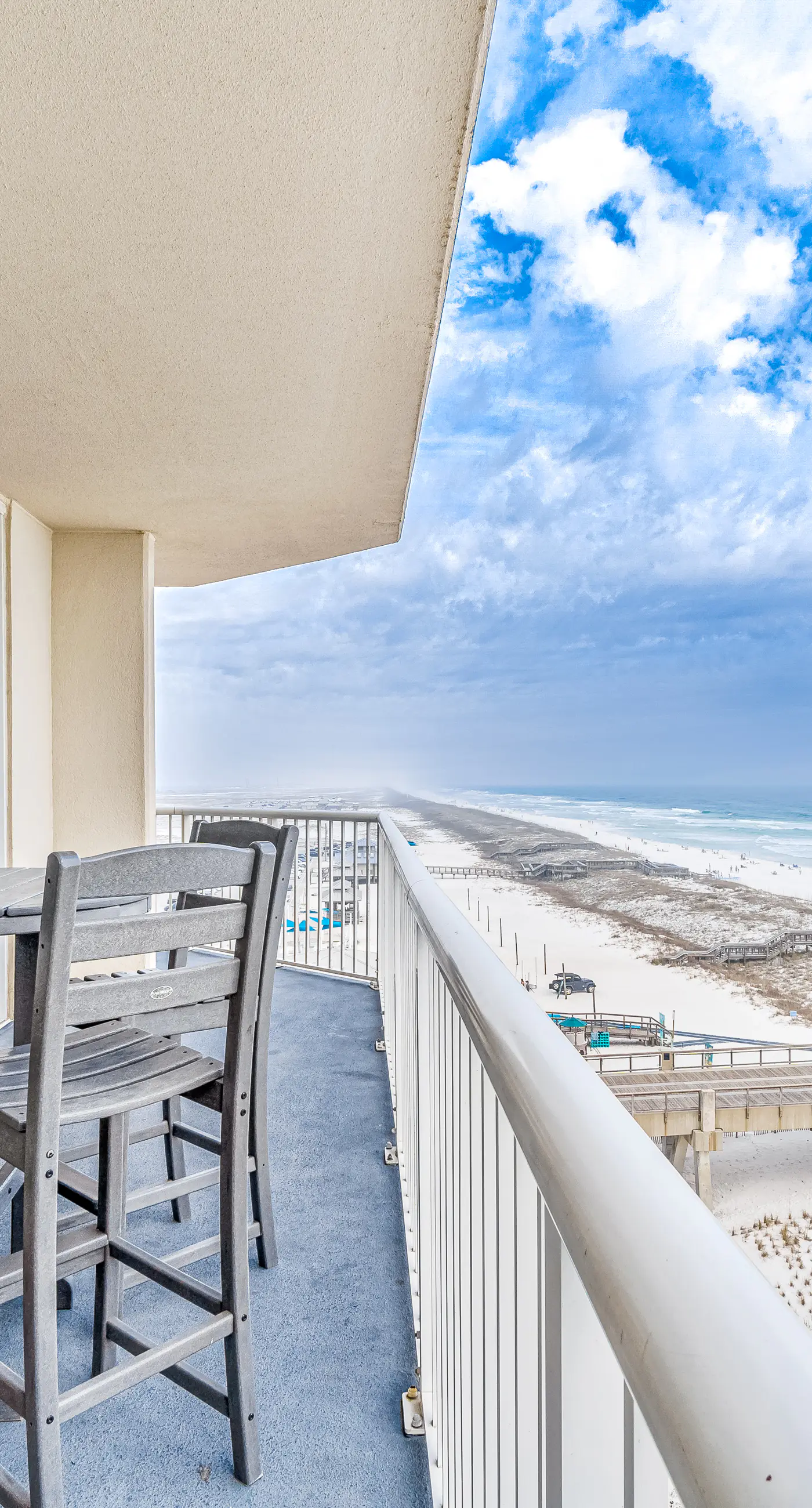 Sixth-floor Gulf-front condo with water views, pool, hot tub & covered parking