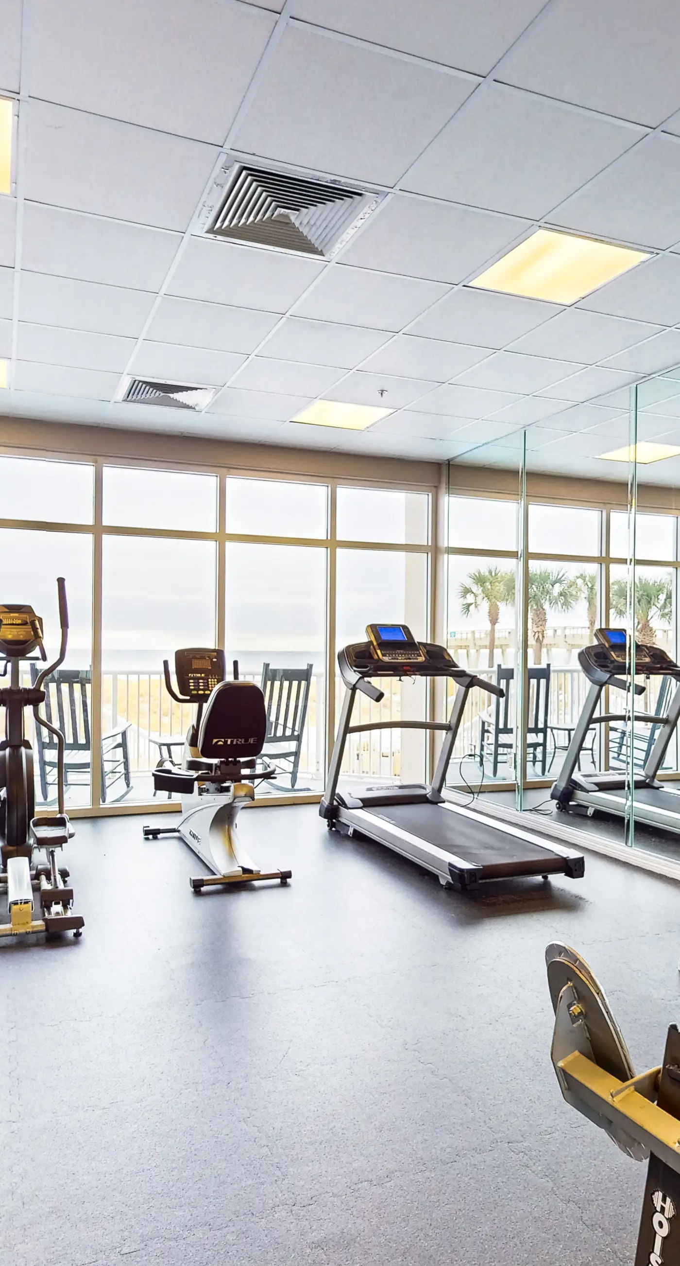 Sixth-floor Gulf-front condo with water views, pool, hot tub & covered parking