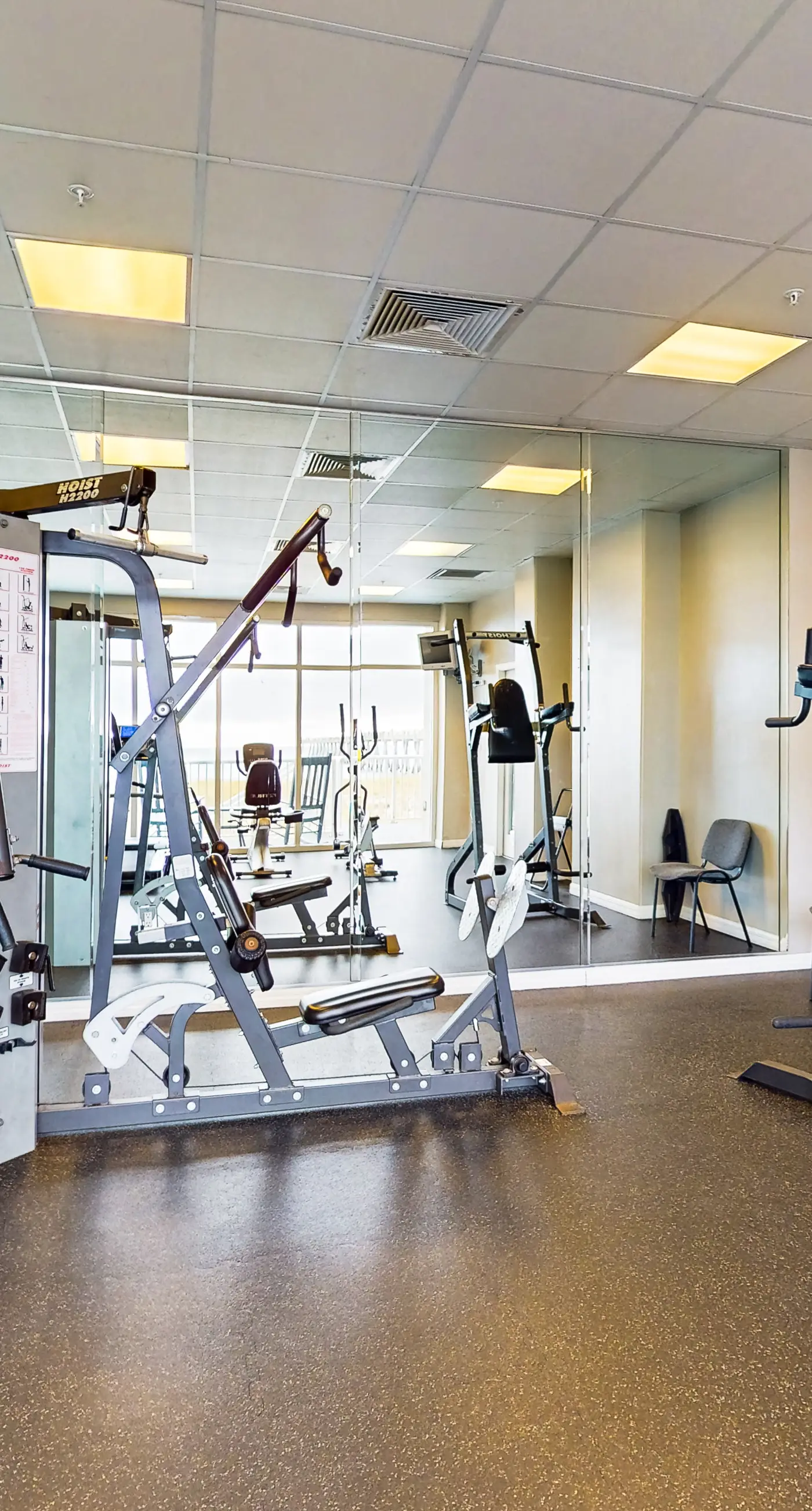 Sixth-floor Gulf-front condo with water views, pool, hot tub & covered parking