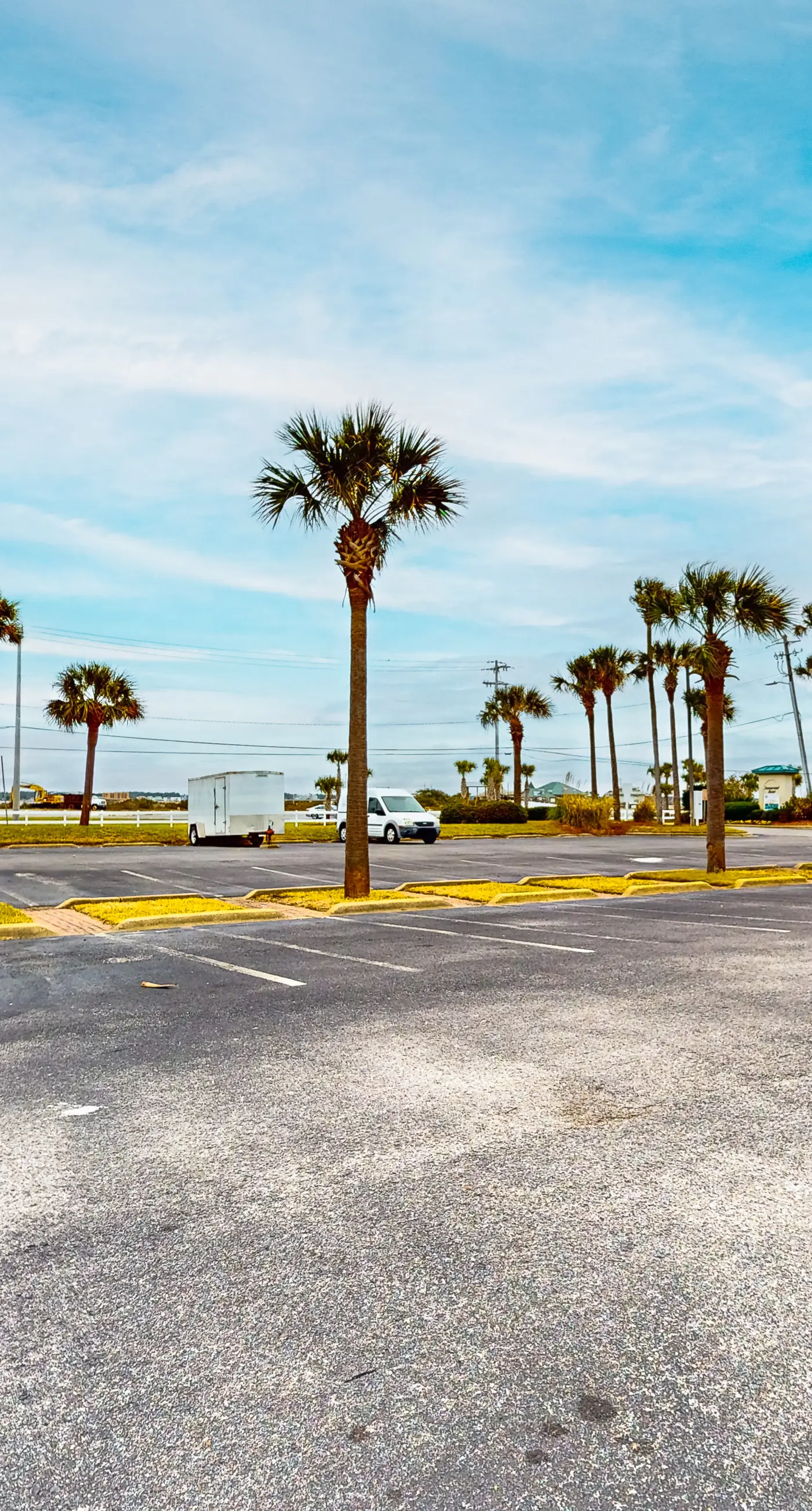 Sixth-floor Gulf-front condo with water views, pool, hot tub & covered parking