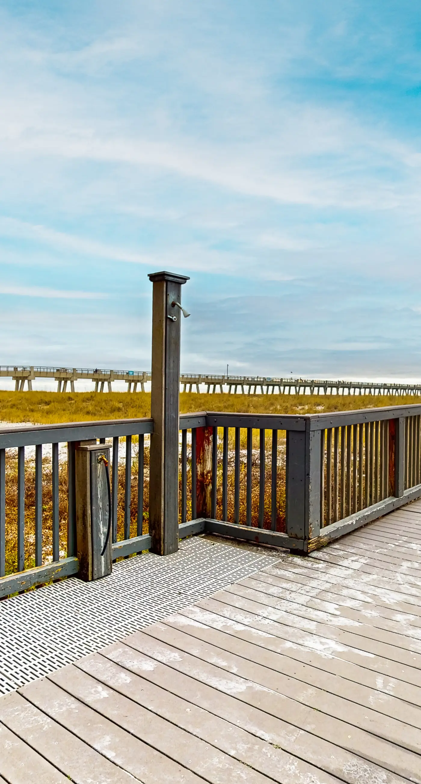 Sixth-floor Gulf-front condo with water views, pool, hot tub & covered parking