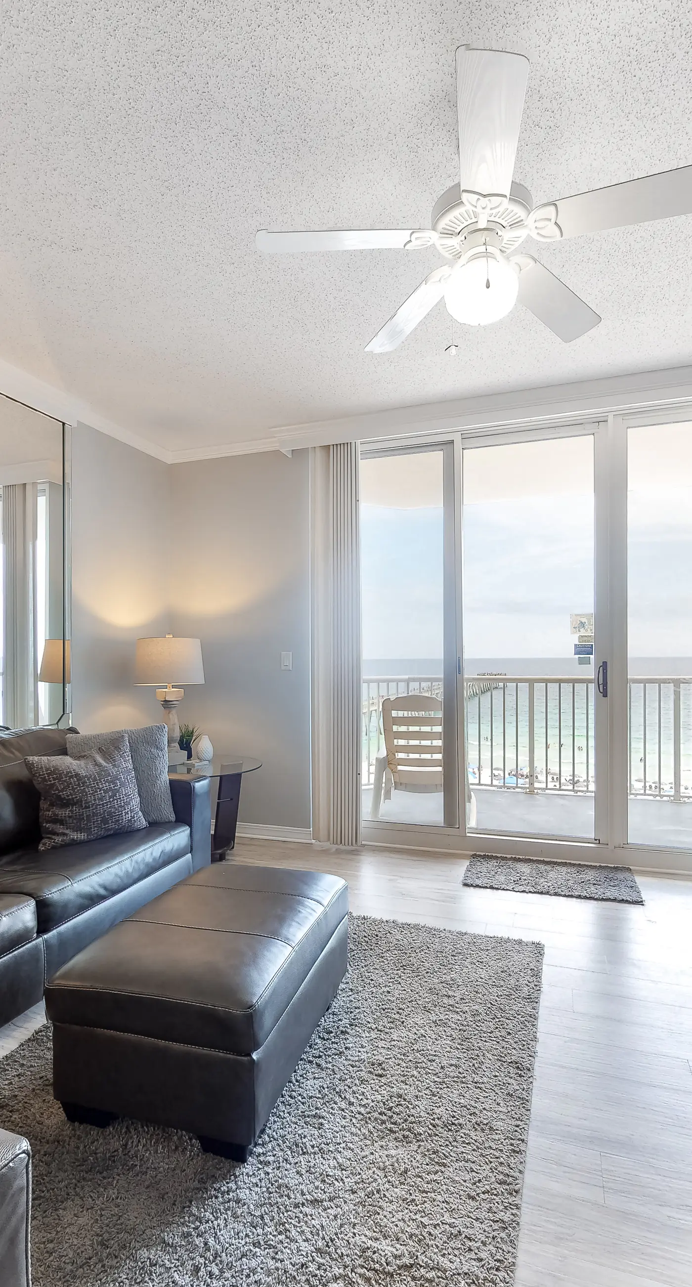 6th-floor open condo with great views - close to dining