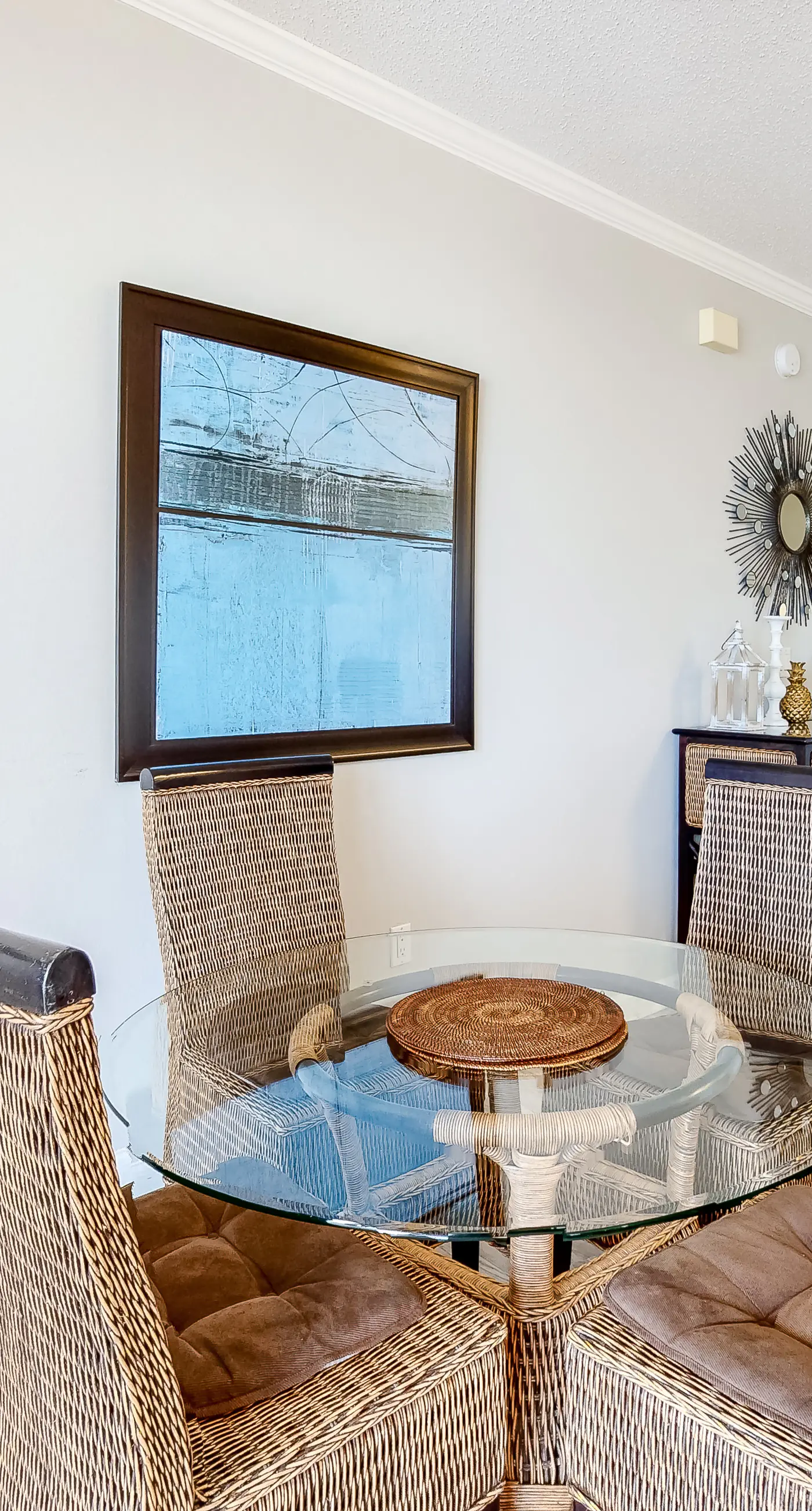 6th-floor open condo with great views - close to dining