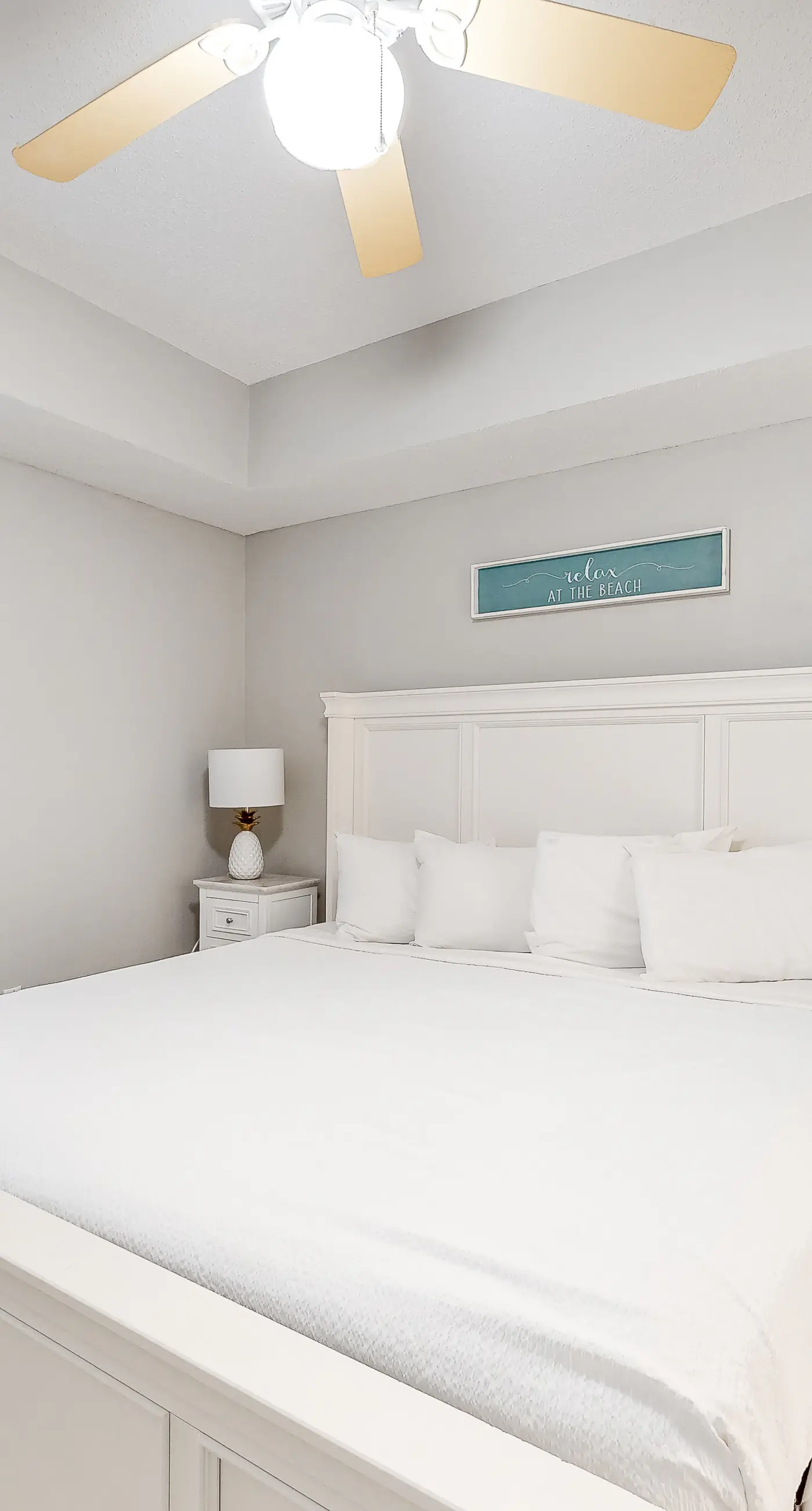 6th-floor open condo with great views - close to dining