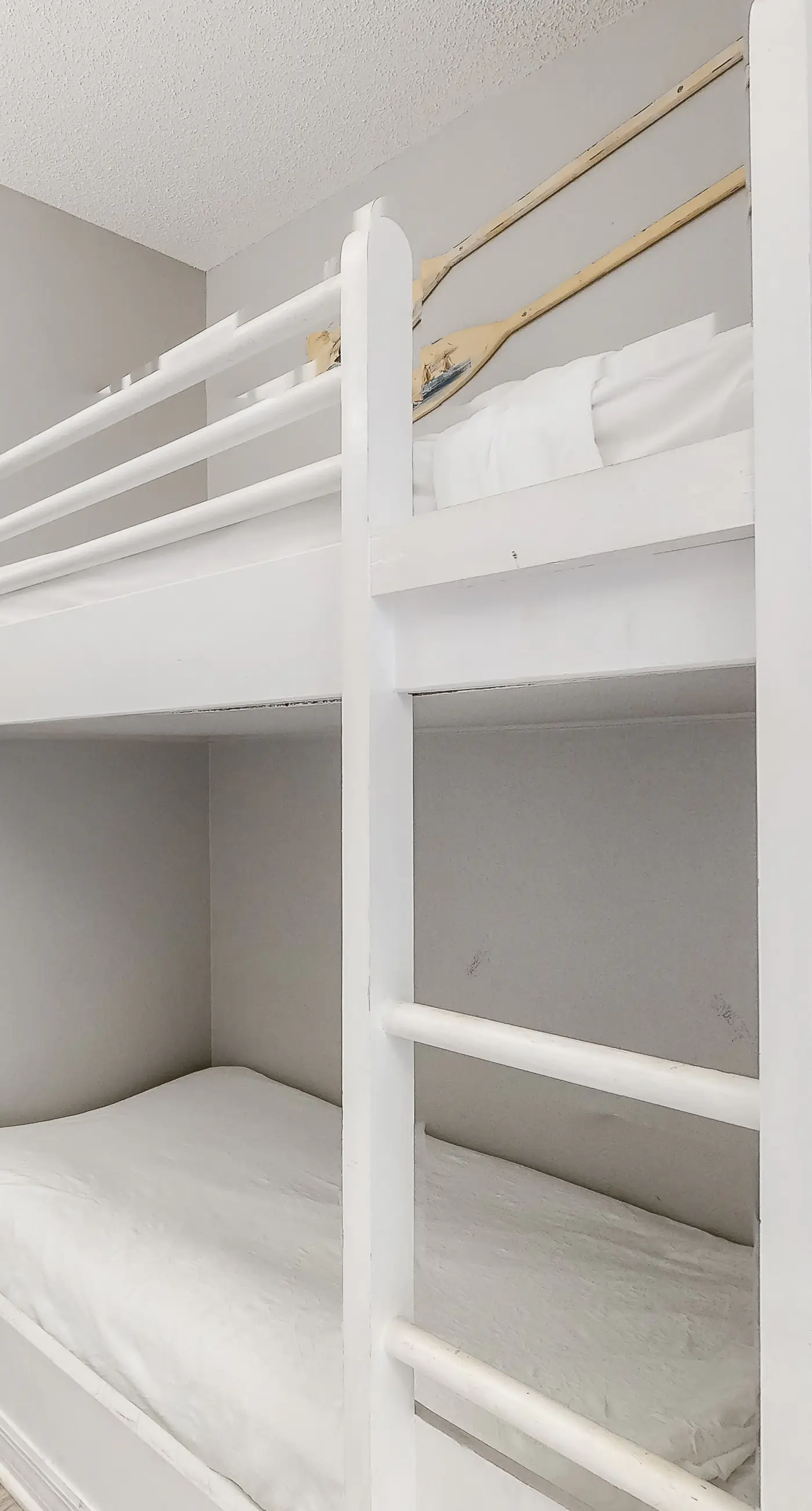 6th-floor open condo with great views - close to dining