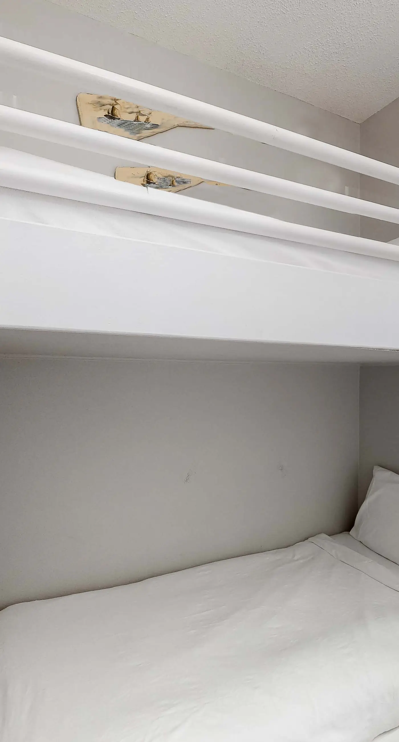 6th-floor open condo with great views - close to dining