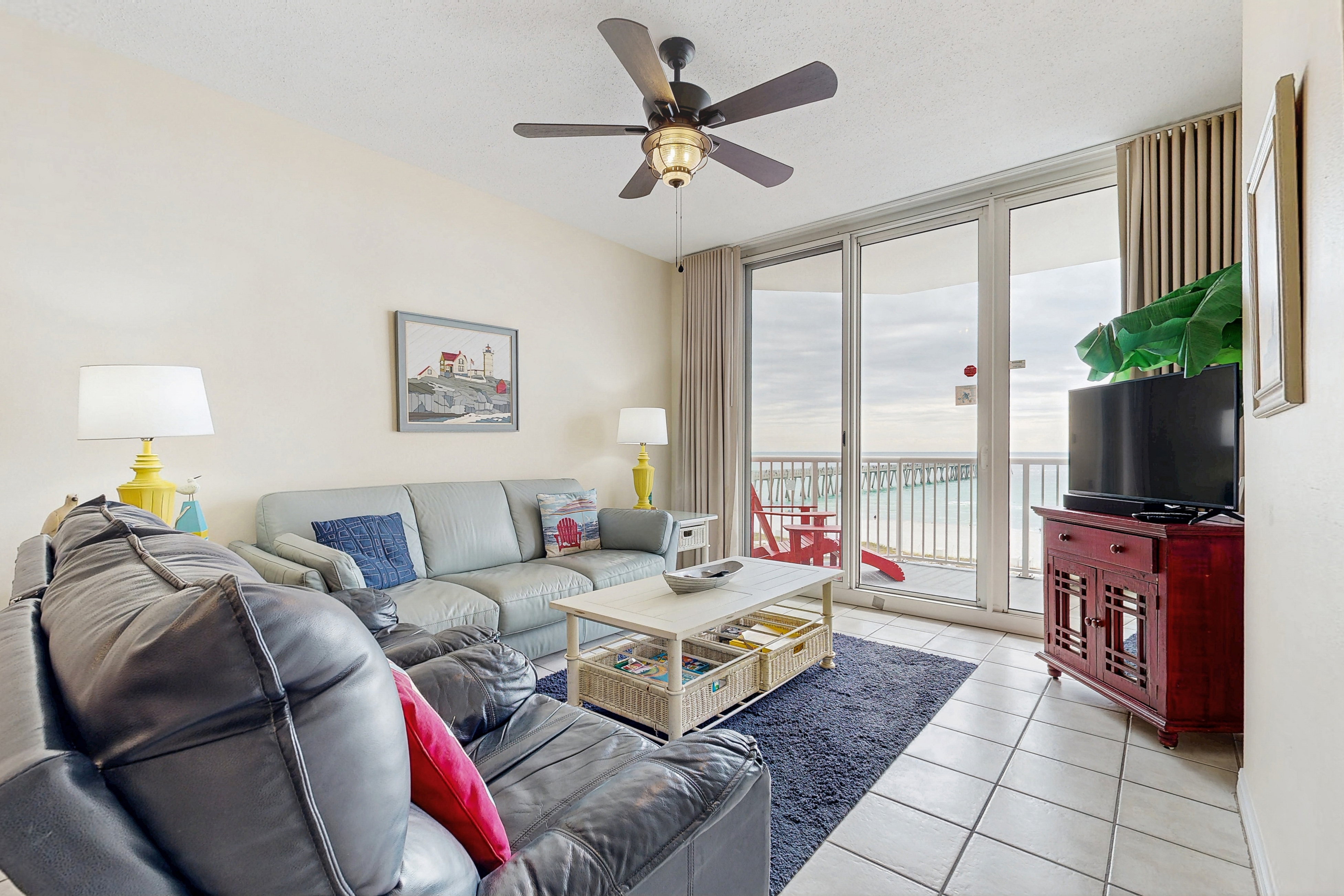 Spacious condo with Gulf-front balcony, hot tub & pool - on the beach