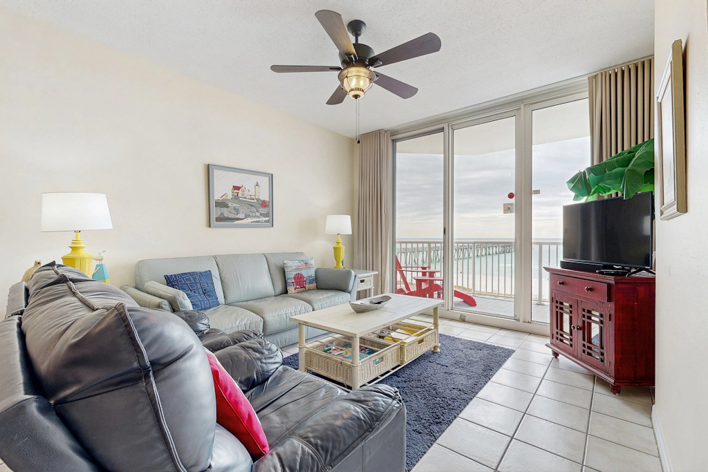 Spacious condo with Gulf-front balcony, hot tub & pool - on the beach