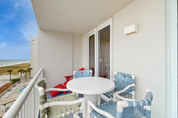 Spacious condo with Gulf-front balcony, hot tub & pool - on the beach