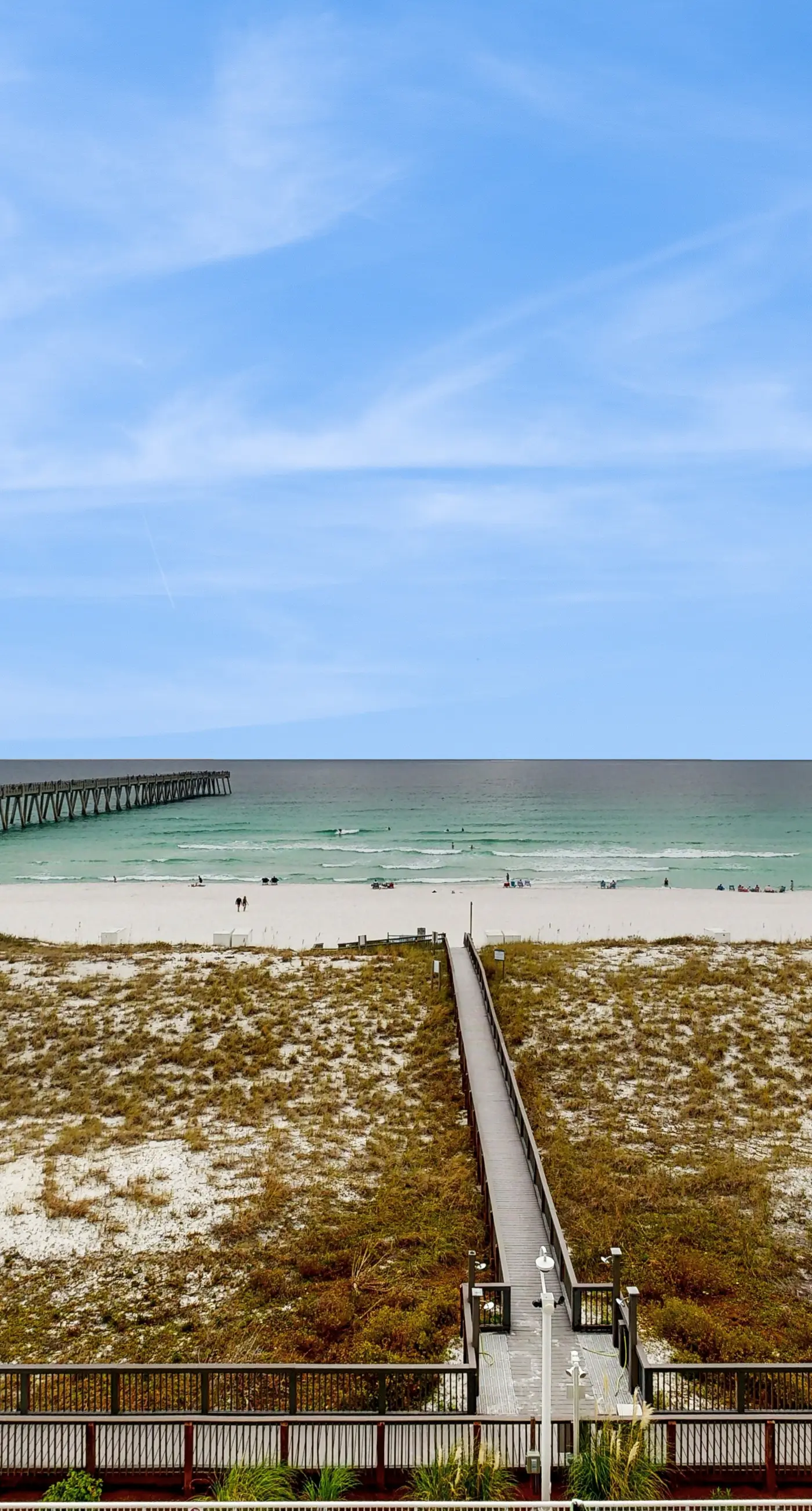 Spacious condo with Gulf-front balcony, hot tub & pool - on the beach