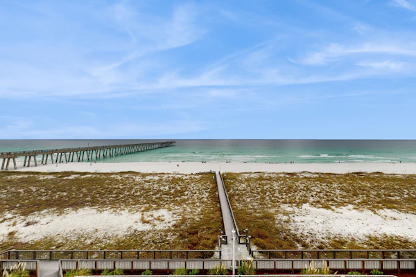 Spacious condo with Gulf-front balcony, hot tub & pool - on the beach