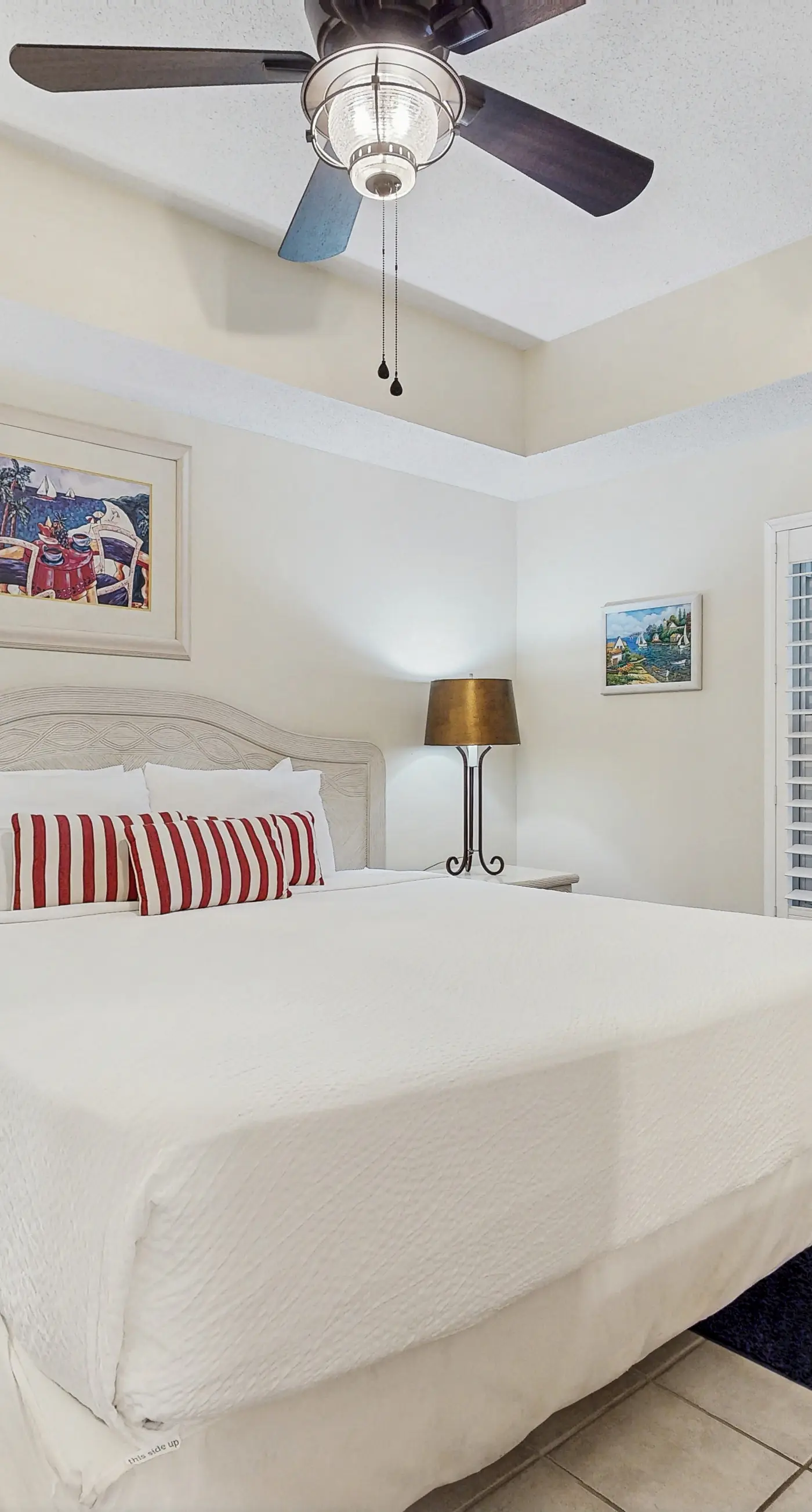 Spacious condo with Gulf-front balcony, hot tub & pool - on the beach