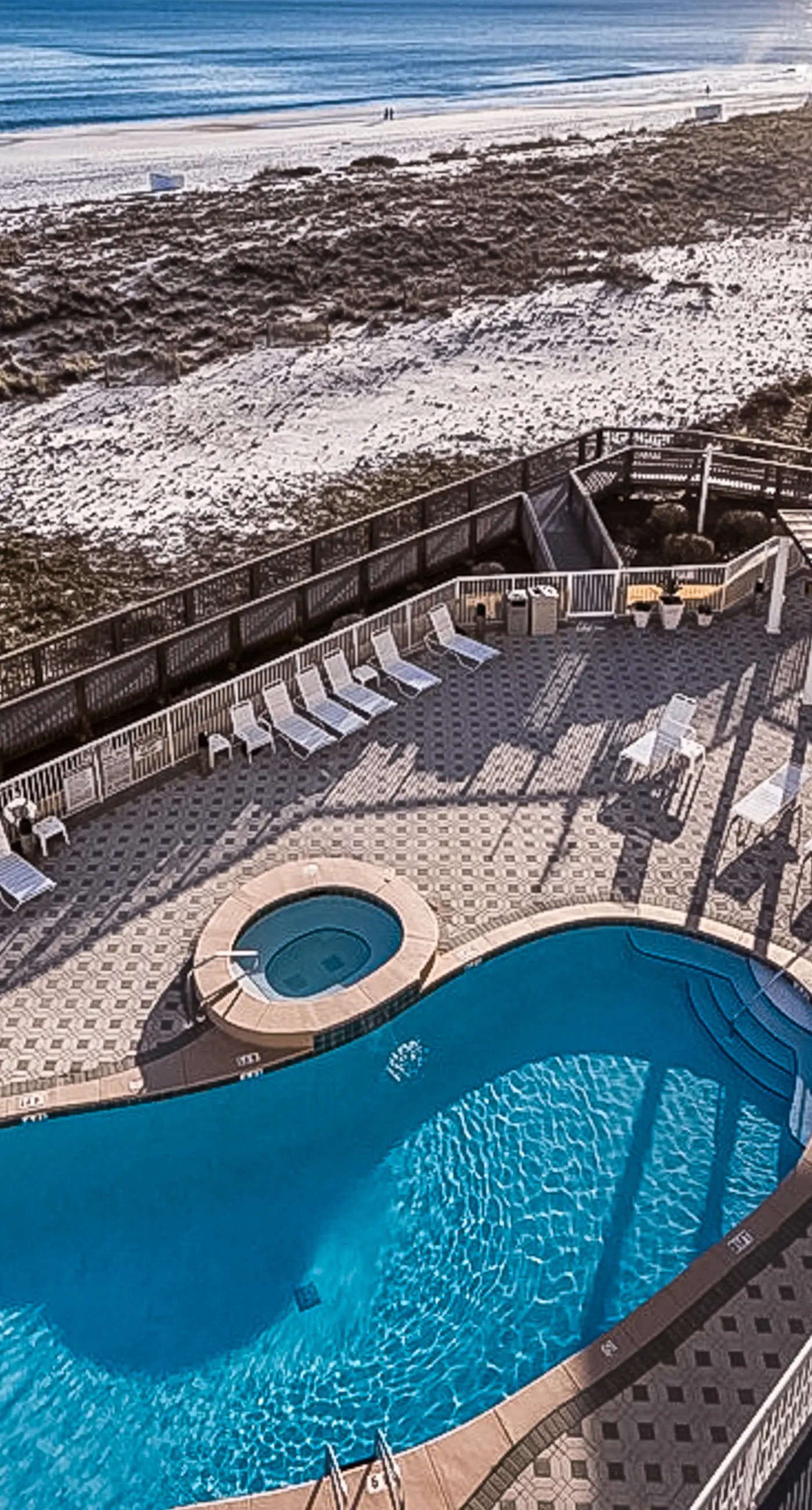 Spacious condo with Gulf-front balcony, hot tub & pool - on the beach