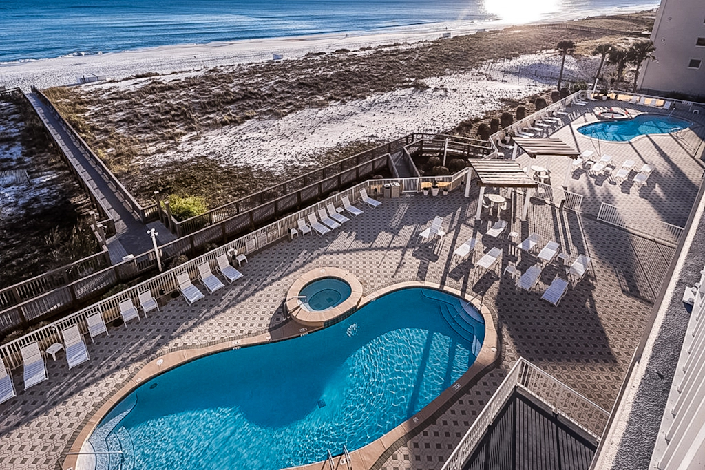 Spacious condo with Gulf-front balcony, hot tub & pool - on the beach