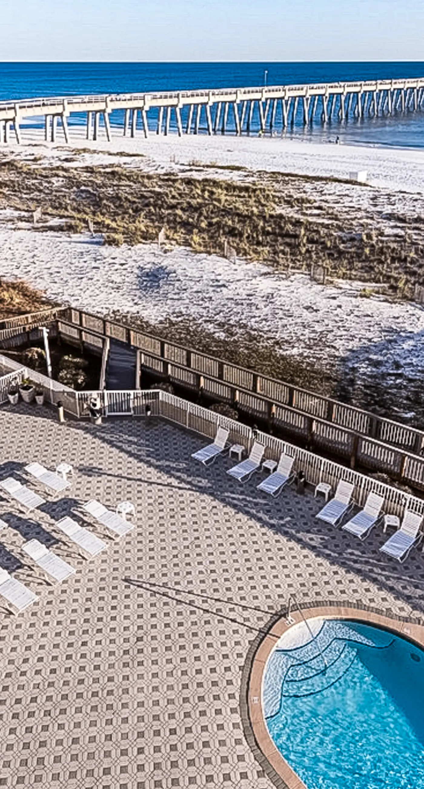 Spacious condo with Gulf-front balcony, hot tub & pool - on the beach