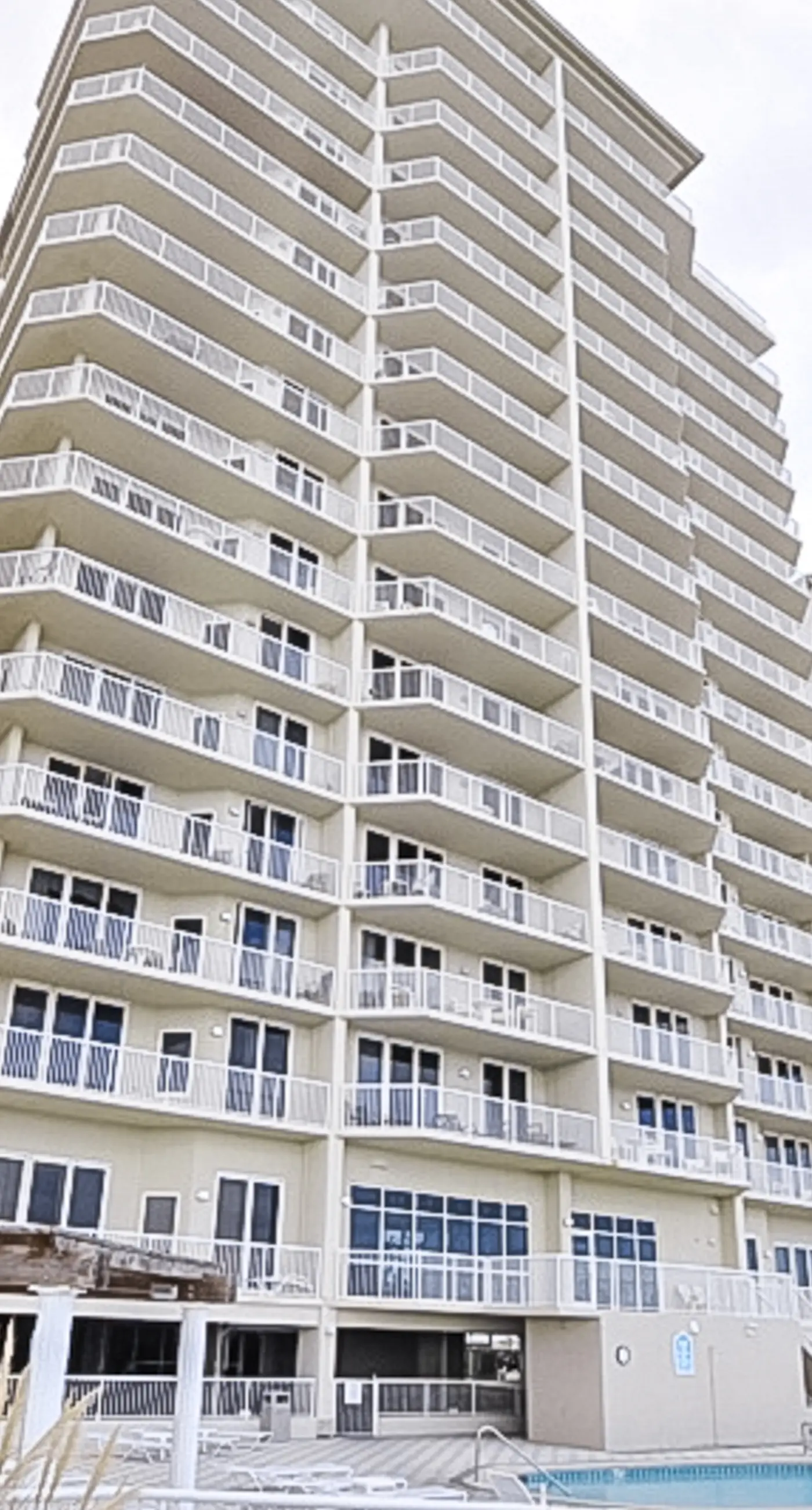 Spacious condo with Gulf-front balcony, hot tub & pool - on the beach