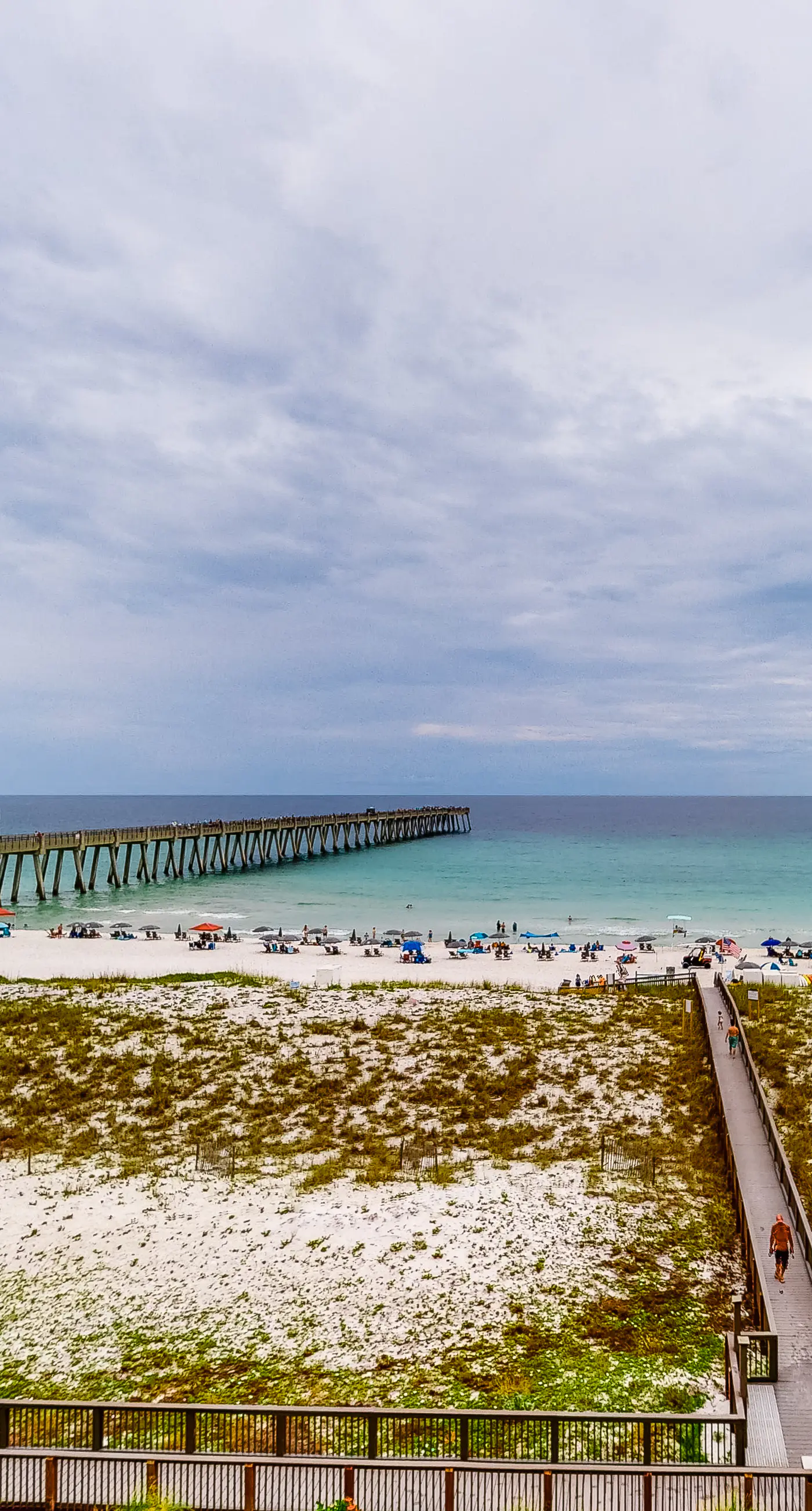 Spacious condo with Gulf-front balcony, hot tub & pool - on the beach