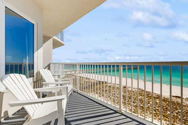 7th Floor Gulf-Front Condo w/ Views, Close To Local Restaurants