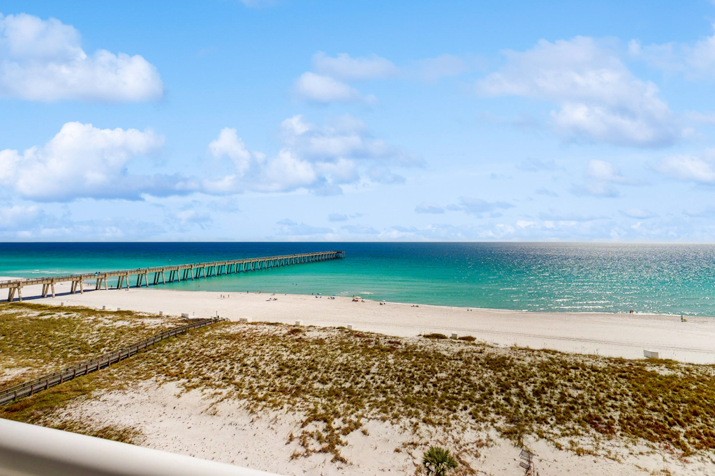 7th Floor Gulf-Front Condo w/ Views, Close To Local Restaurants