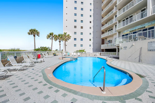7th Floor Gulf-Front Condo w/ Views, Close To Local Restaurants