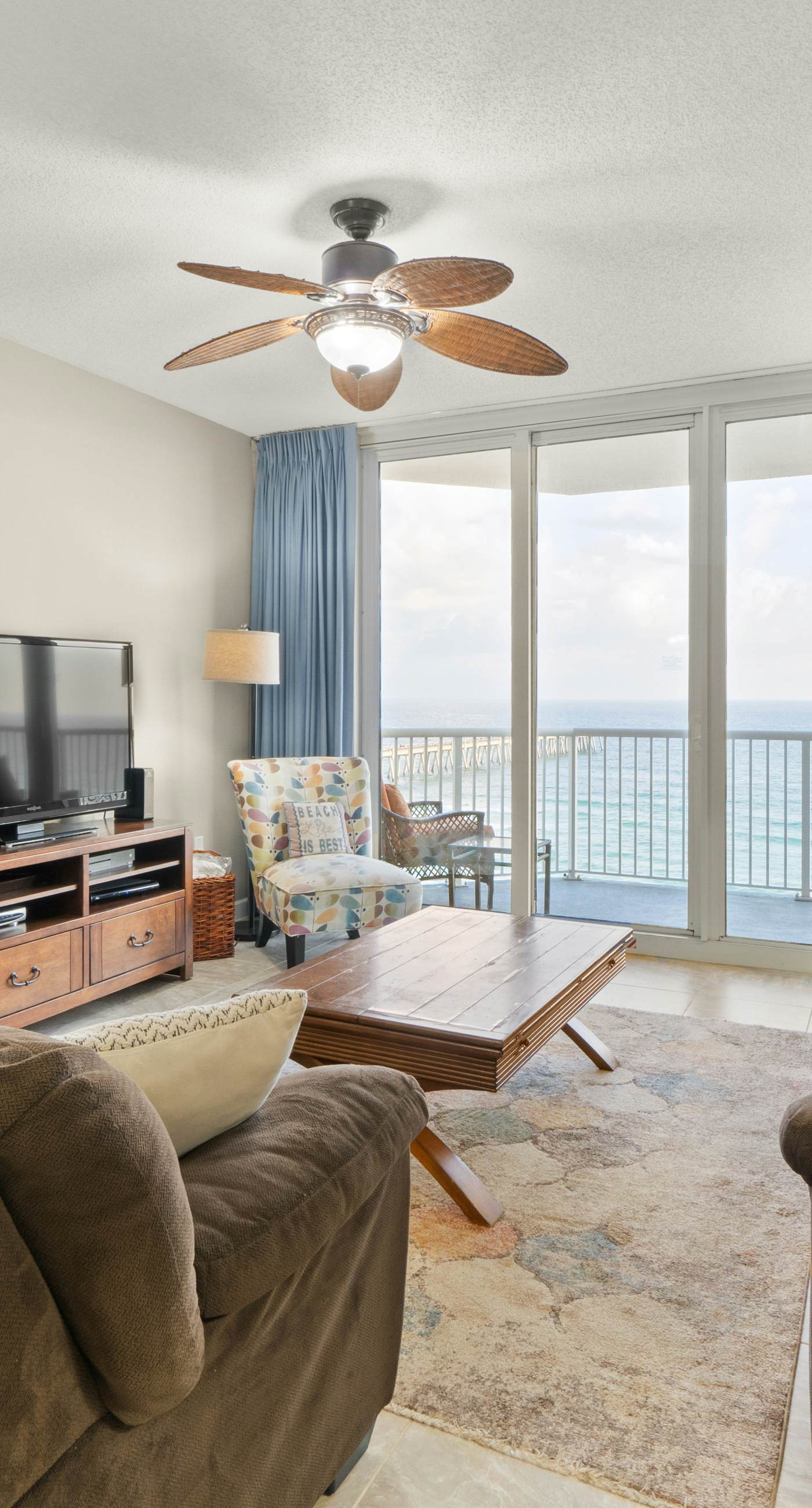 7th Floor Lovely Condo w/ Outdoor Pool Heated Seasonally, On The Beach