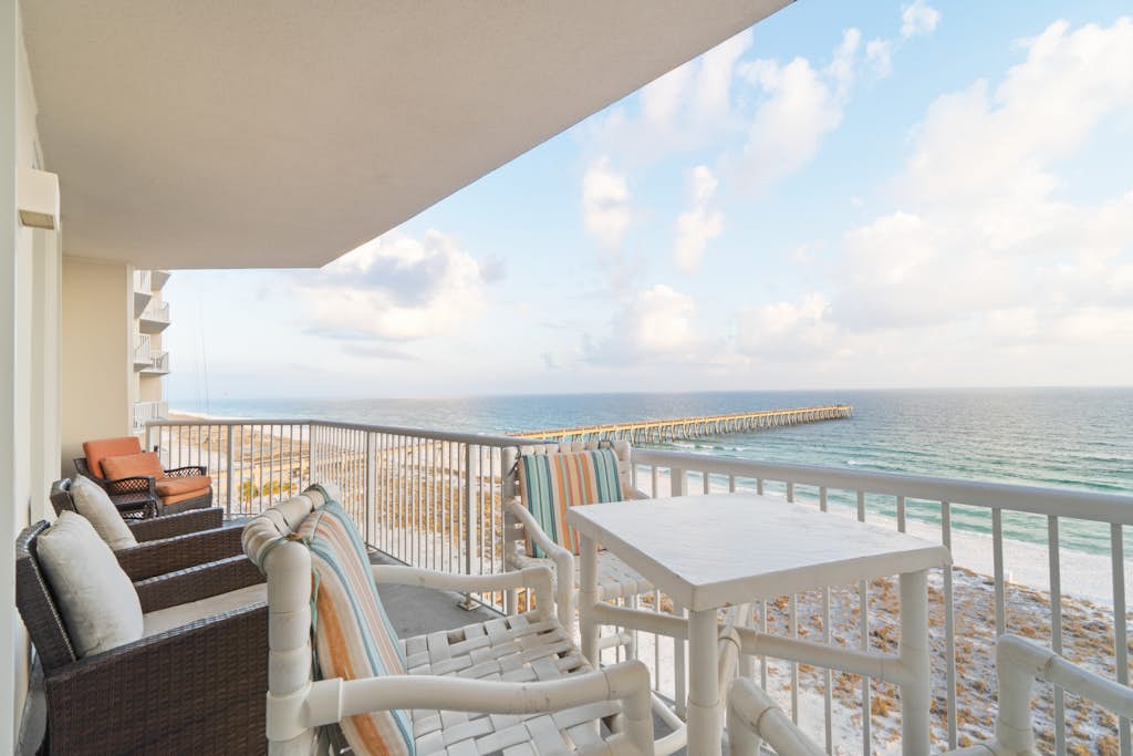 7th Floor Lovely Condo w/ Outdoor Pool Heated Seasonally, On The Beach