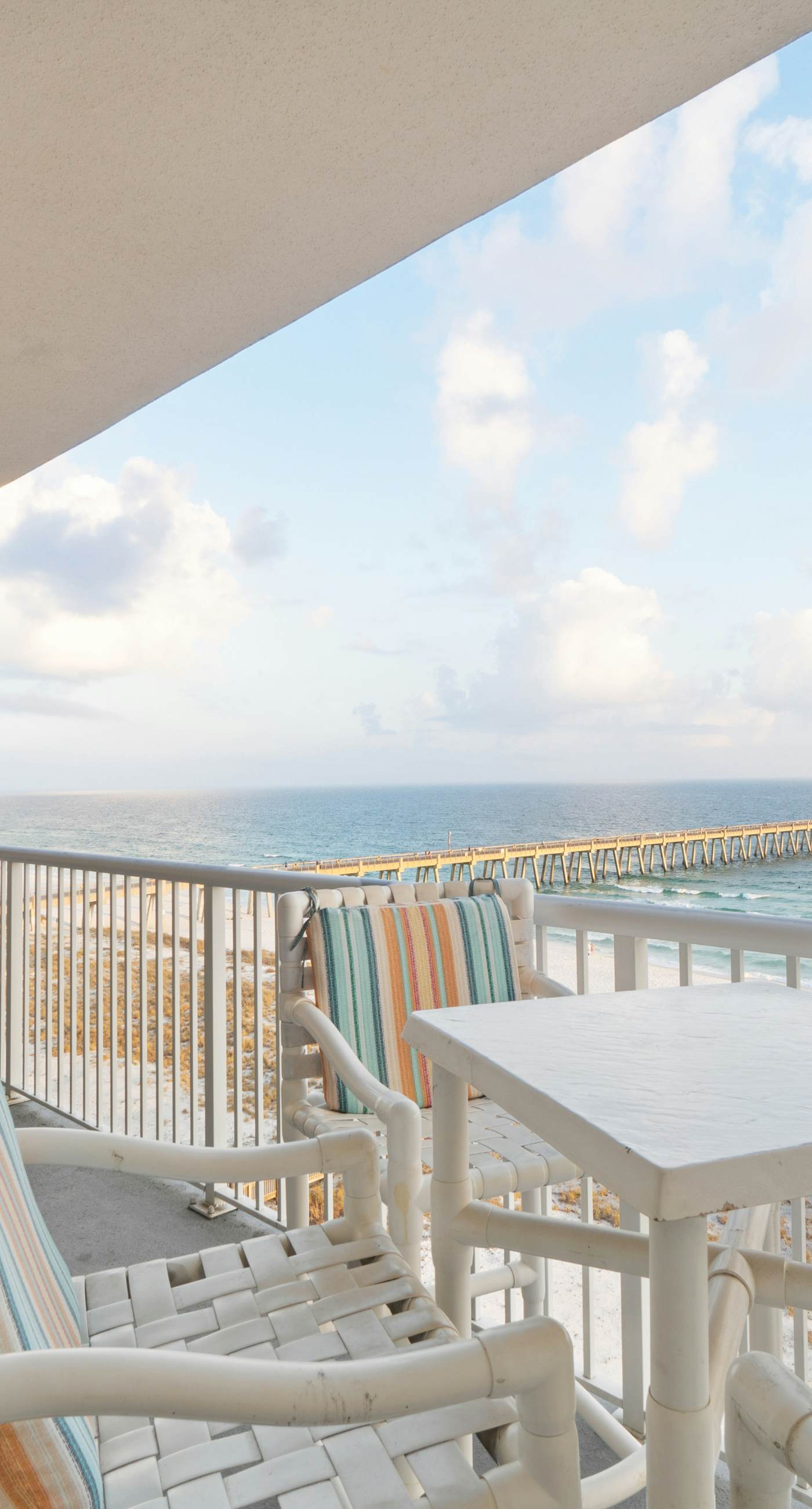 7th Floor Lovely Condo w/ Outdoor Pool Heated Seasonally, On The Beach