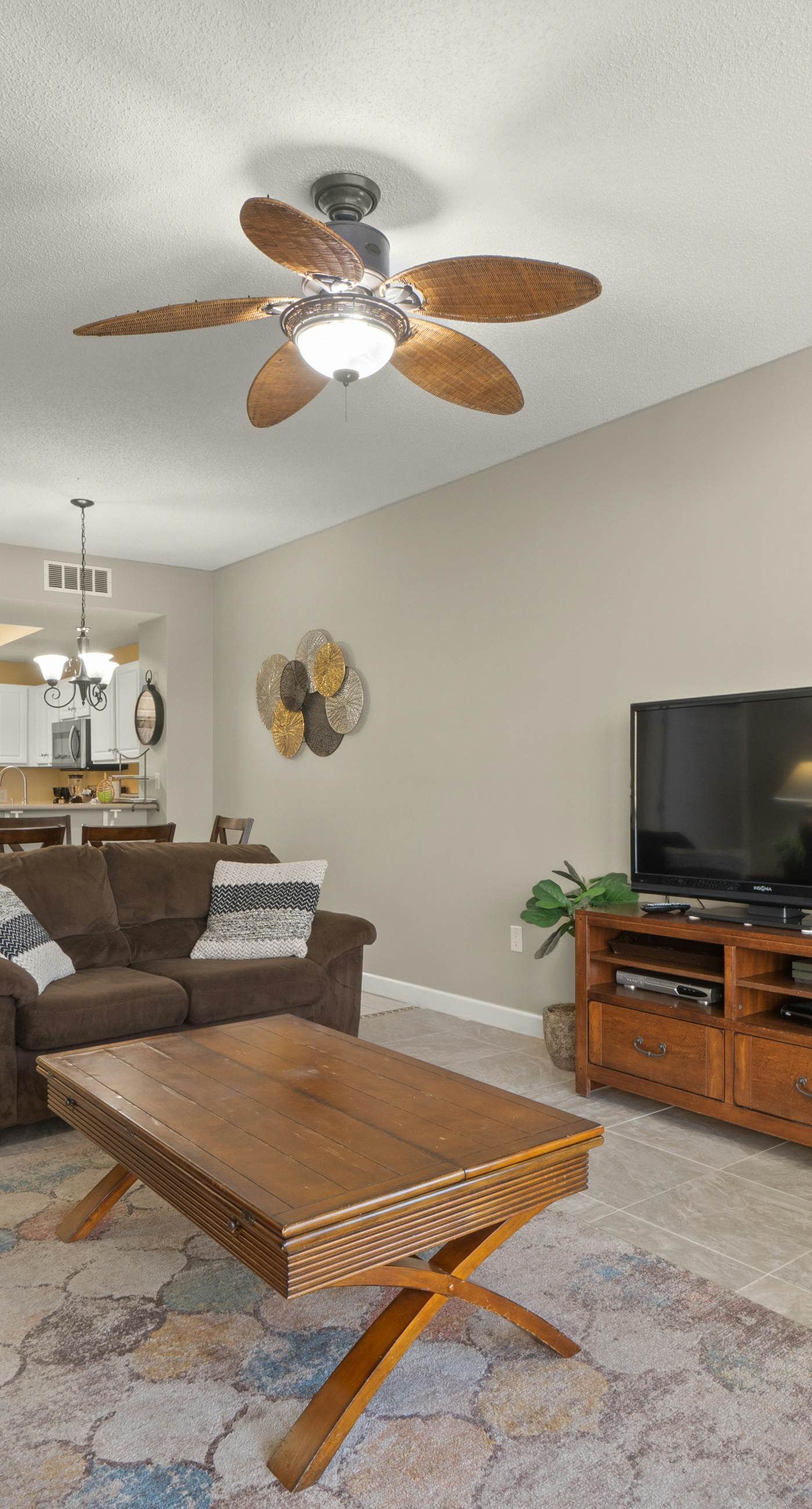 7th Floor Lovely Condo w/ Outdoor Pool Heated Seasonally, On The Beach