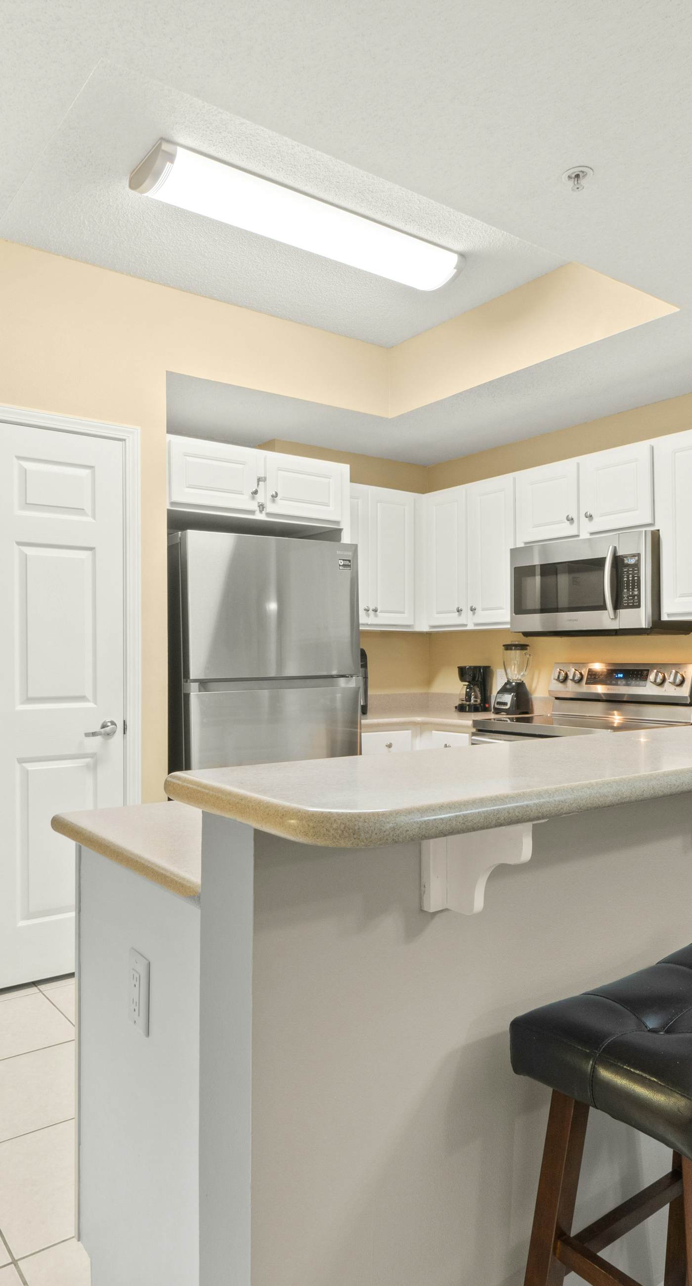 7th Floor Lovely Condo w/ Outdoor Pool Heated Seasonally, On The Beach