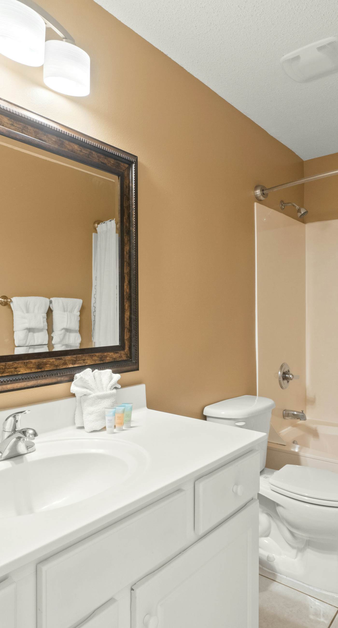 7th Floor Lovely Condo w/ Outdoor Pool Heated Seasonally, On The Beach