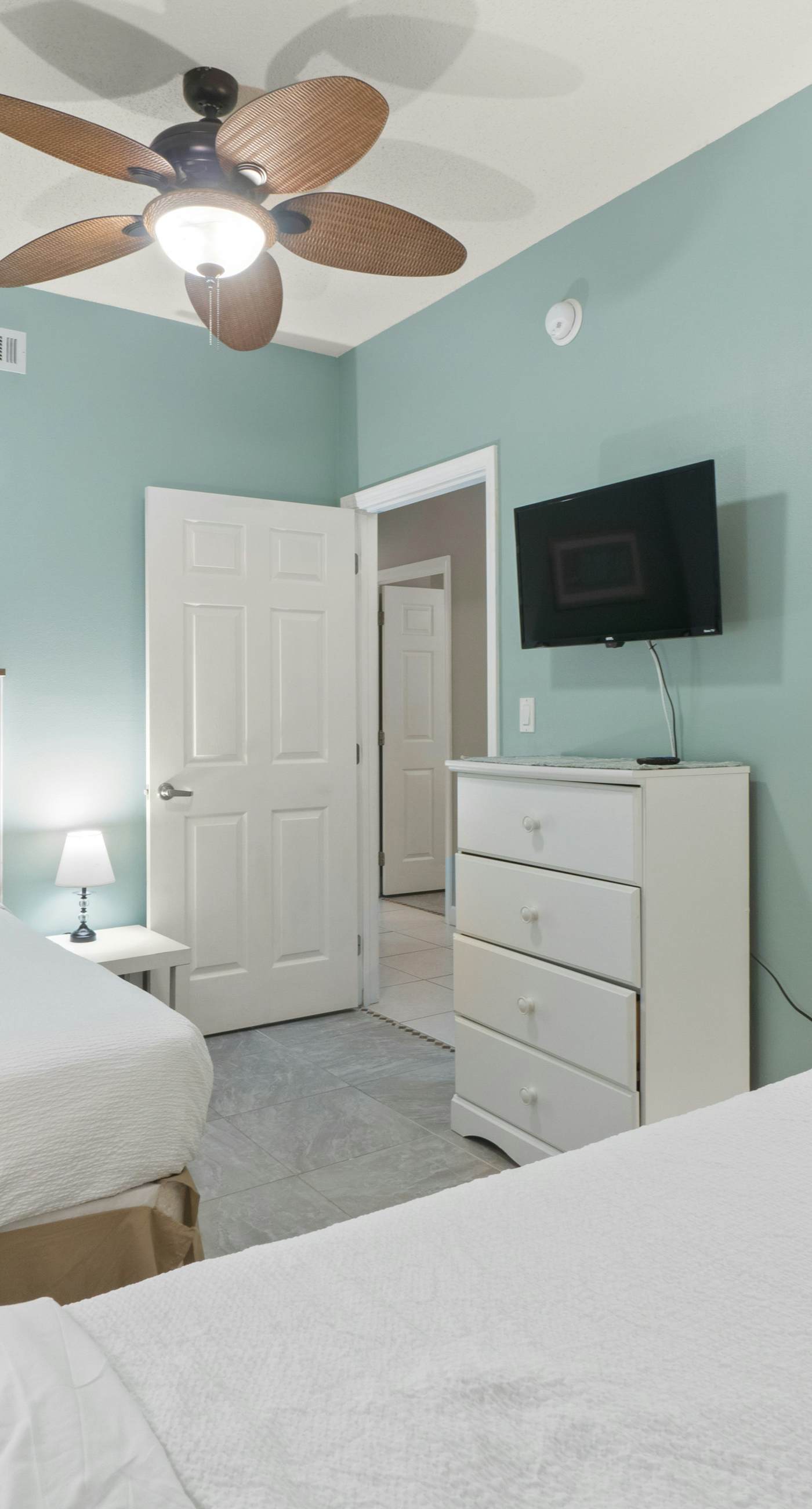 7th Floor Lovely Condo w/ Outdoor Pool Heated Seasonally, On The Beach