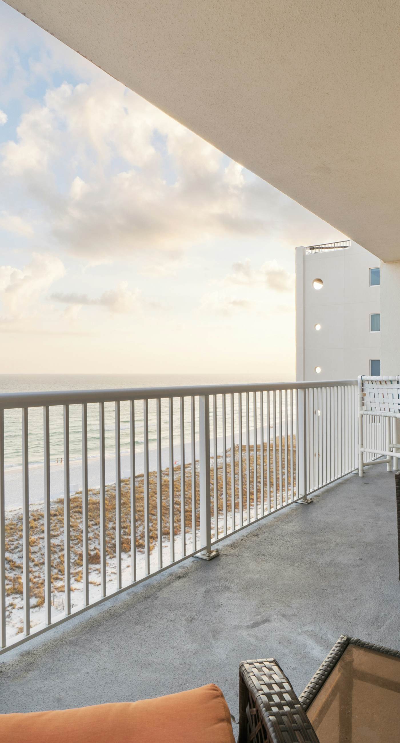 7th Floor Lovely Condo w/ Outdoor Pool Heated Seasonally, On The Beach