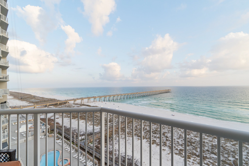 7th Floor Lovely Condo with Outdoor Pool Heated Seasonally, On The Beach