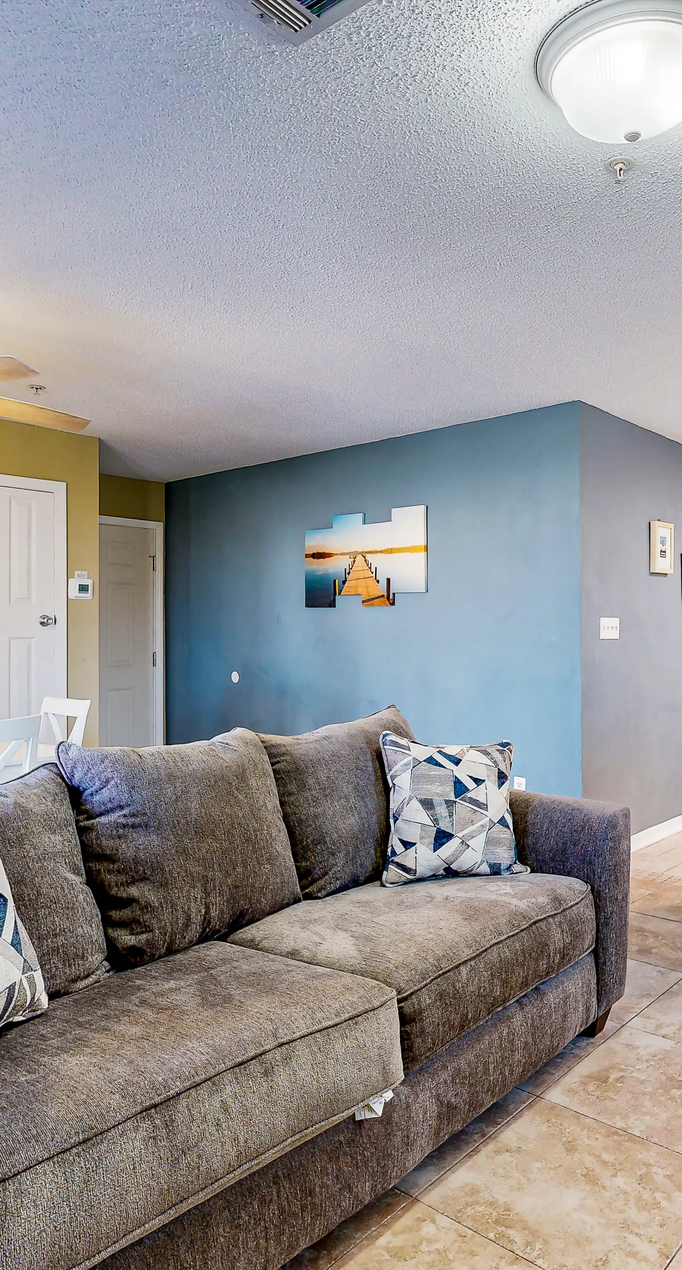 Cozy beach condo with amazing views, beach access & on-site pool