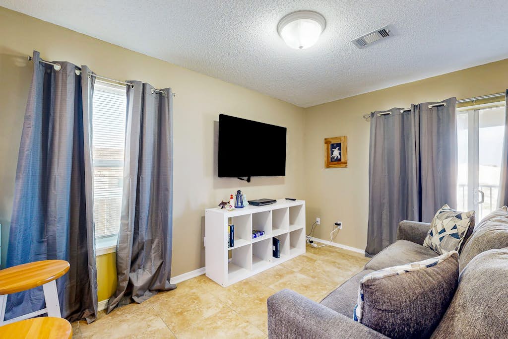 Cozy beach condo with amazing views, beach access & on-site pool