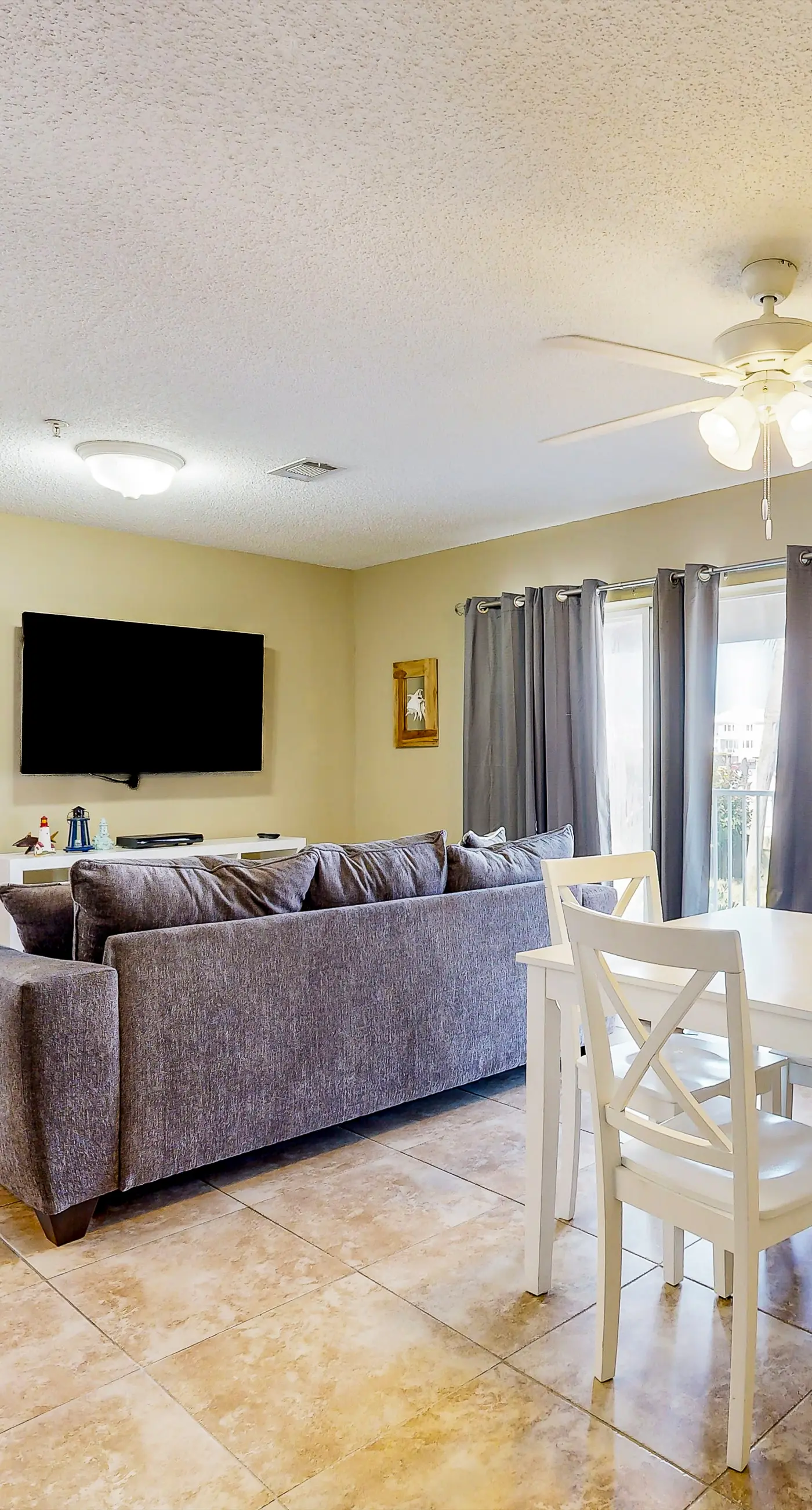 Cozy beach condo with amazing views, beach access & on-site pool