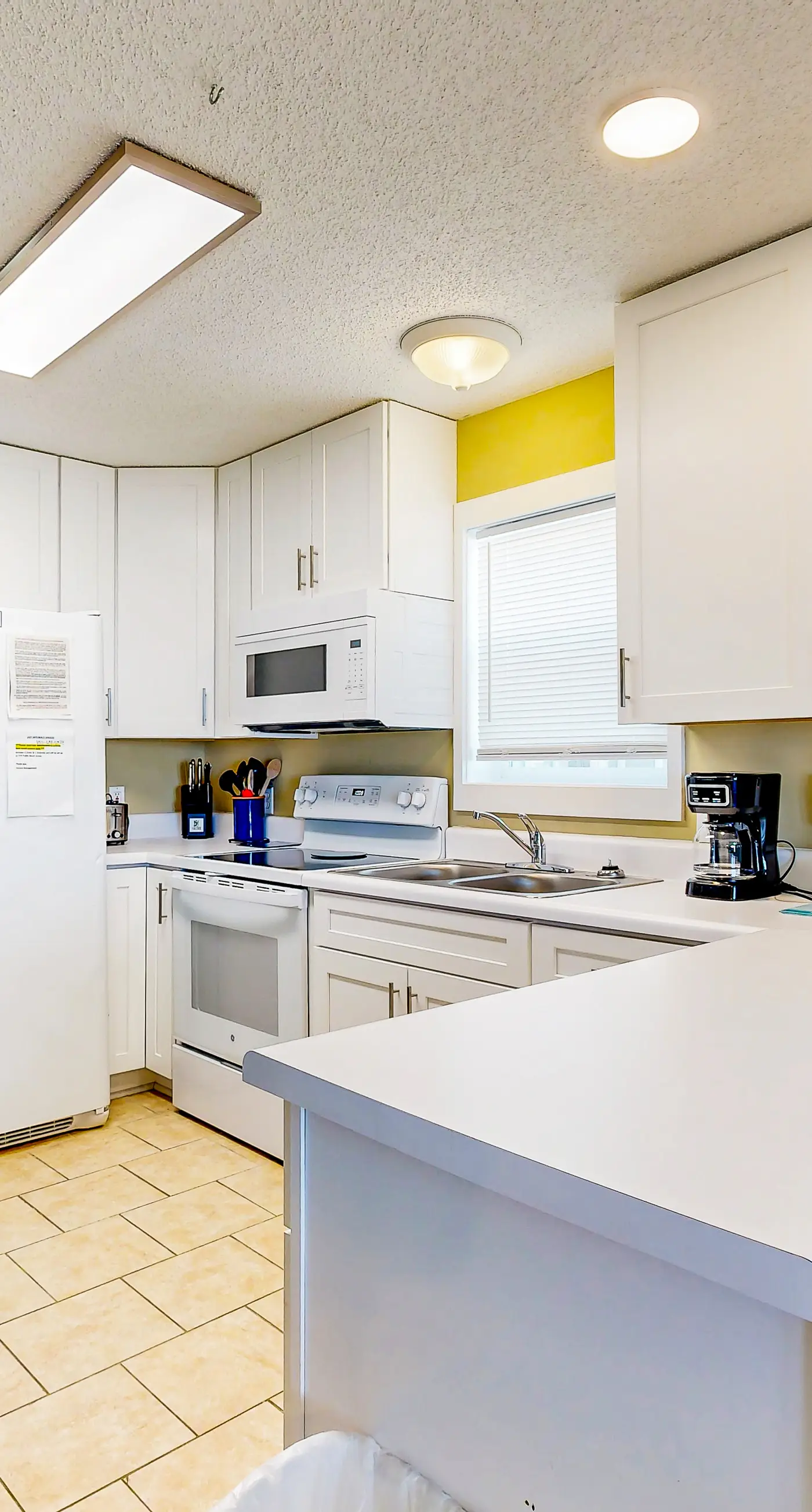 Cozy beach condo with amazing views, beach access & on-site pool