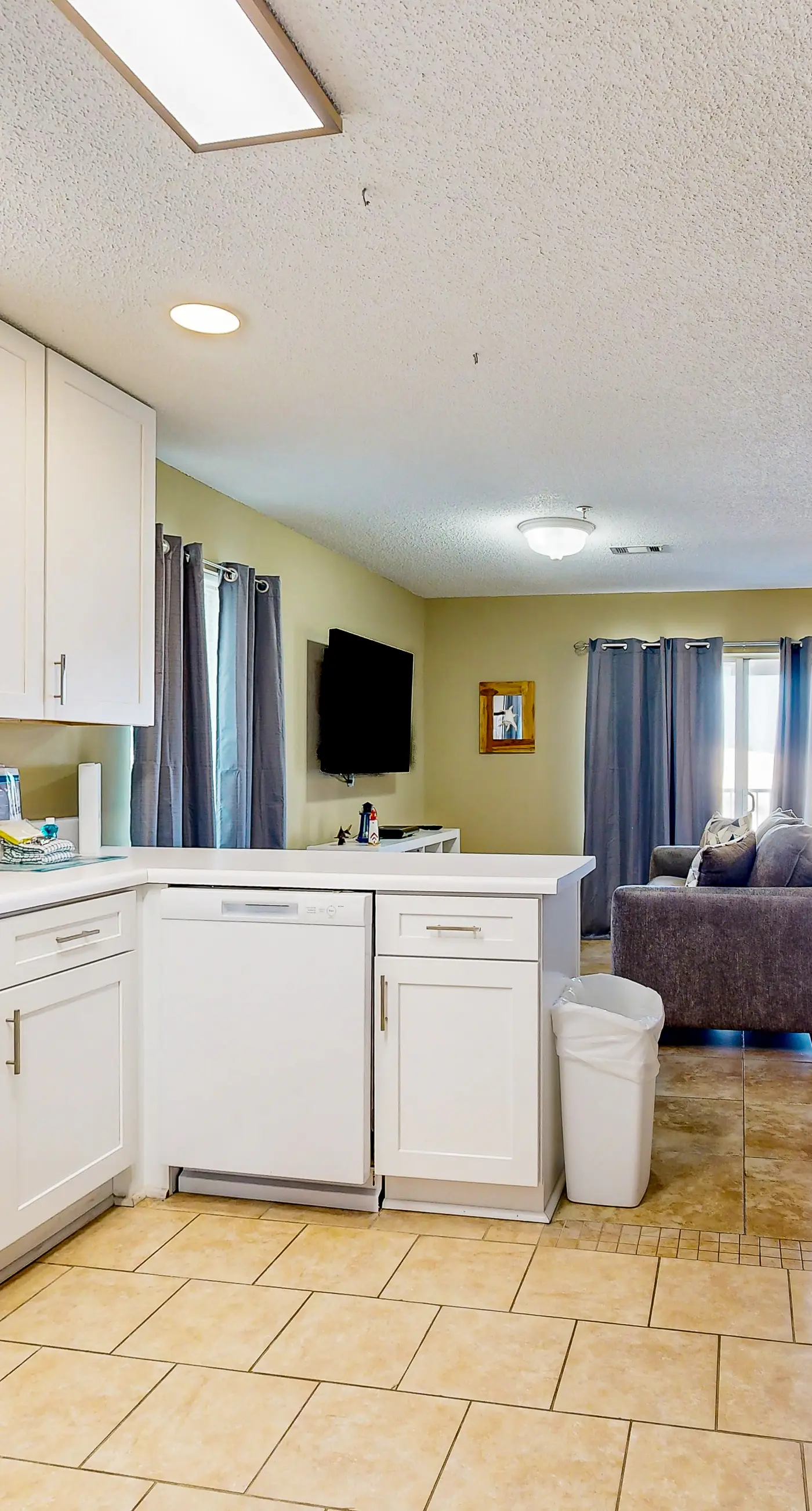 Cozy beach condo with amazing views, beach access & on-site pool