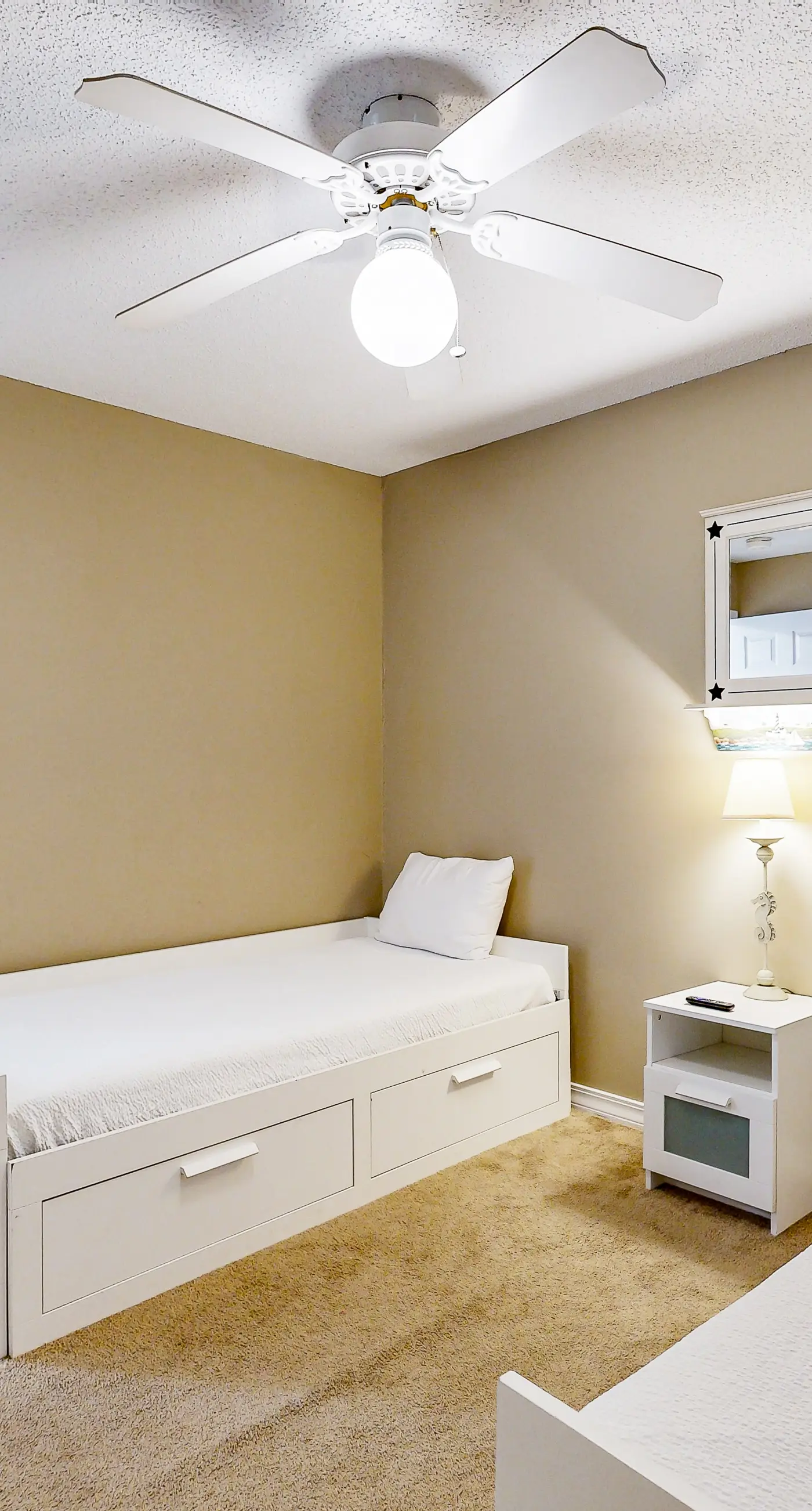 Cozy beach condo with amazing views, beach access & on-site pool