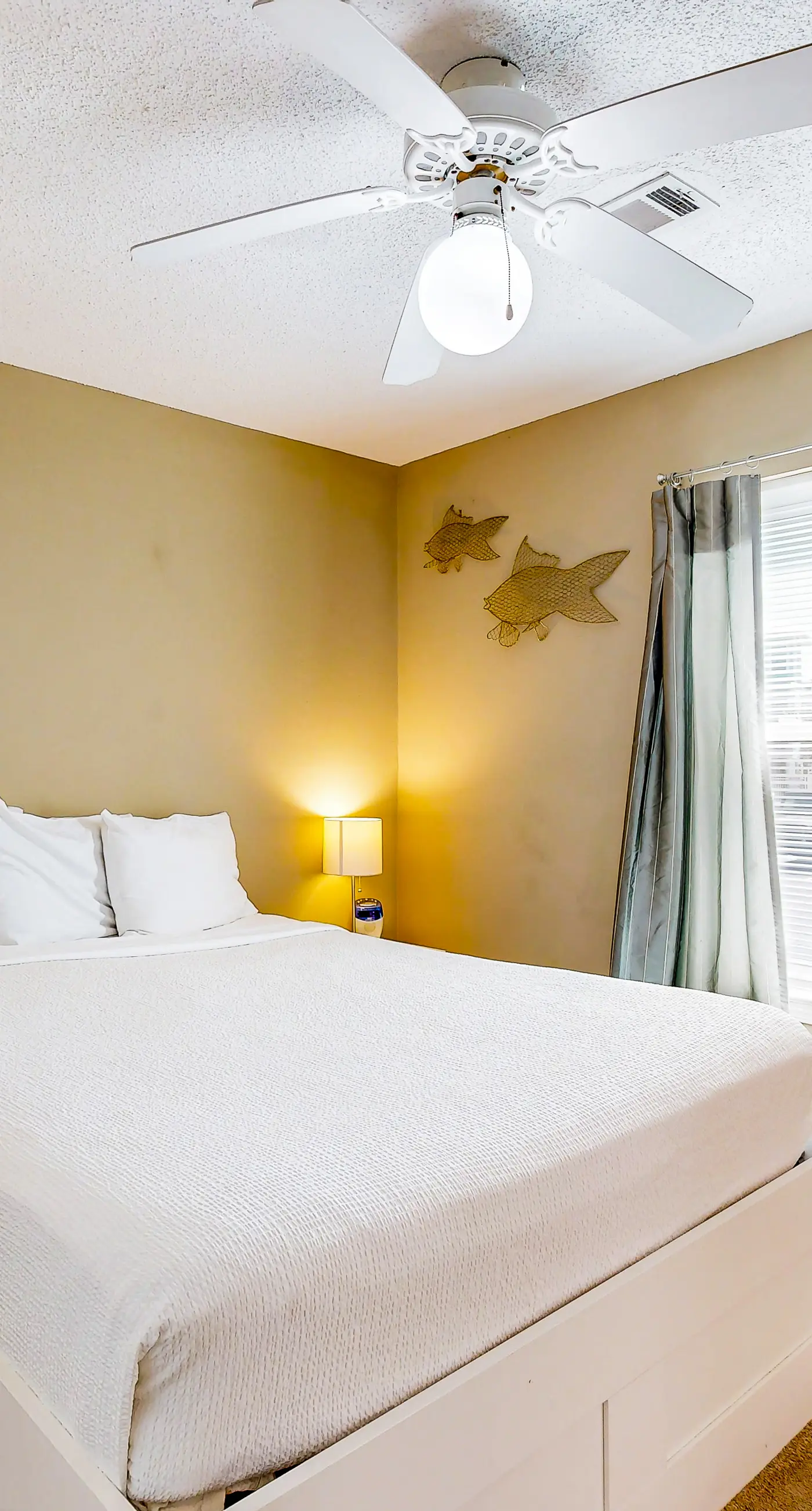 Cozy beach condo with amazing views, beach access & on-site pool