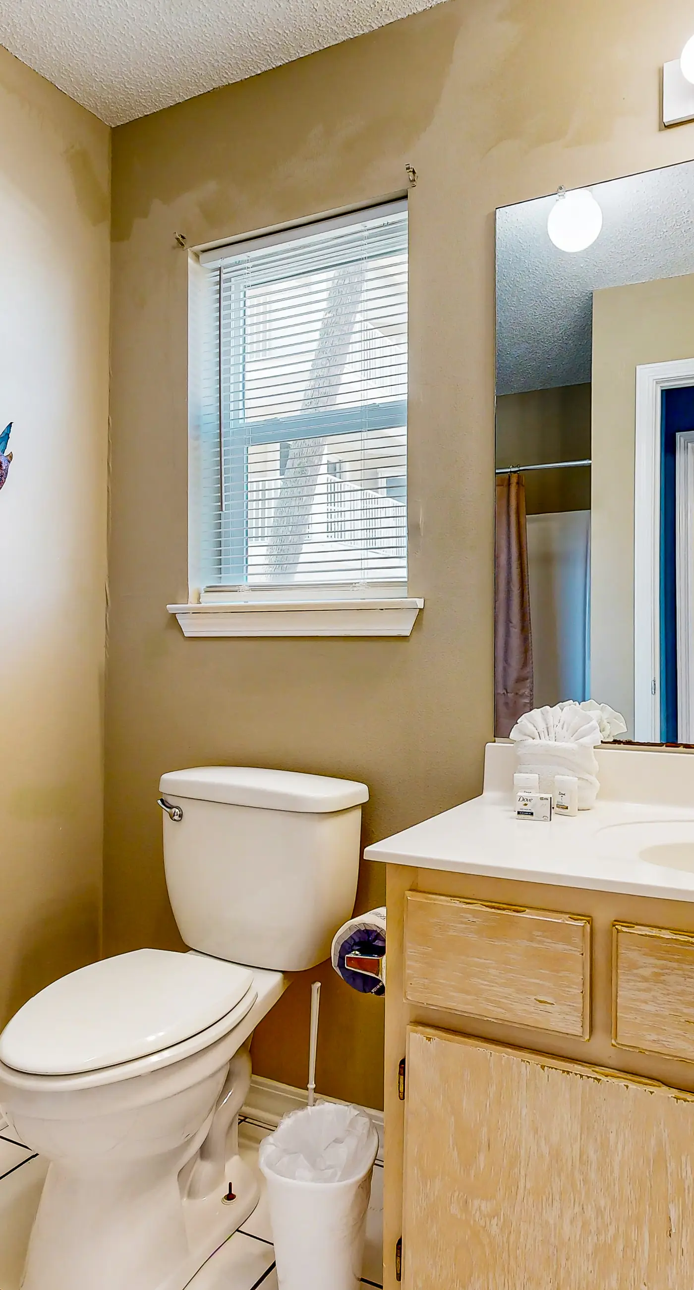 Cozy beach condo with amazing views, beach access & on-site pool