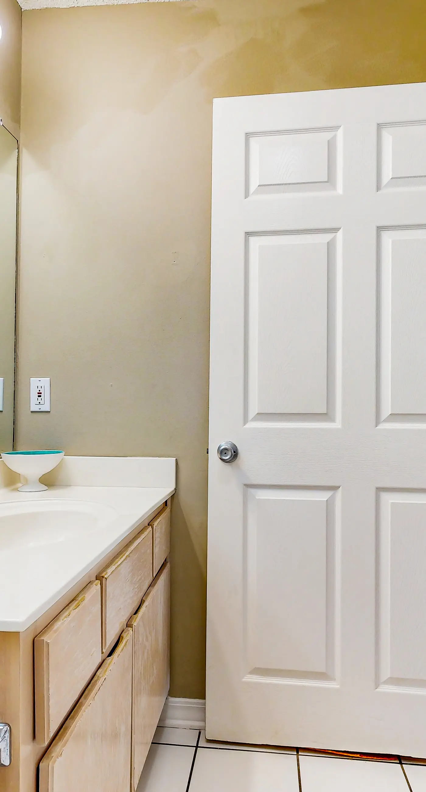 Cozy beach condo with amazing views, beach access & on-site pool