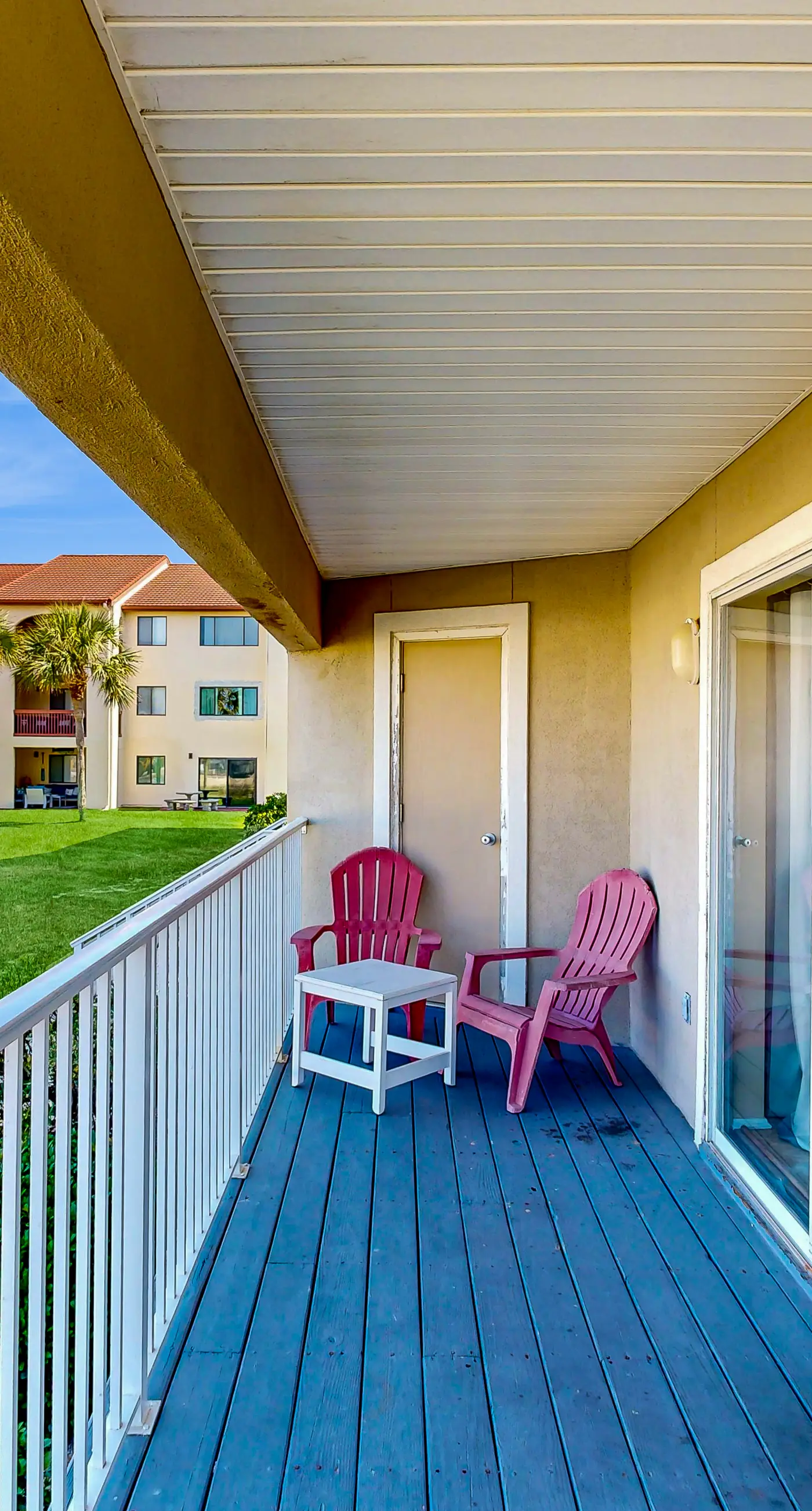 Cozy beach condo with amazing views, beach access & on-site pool