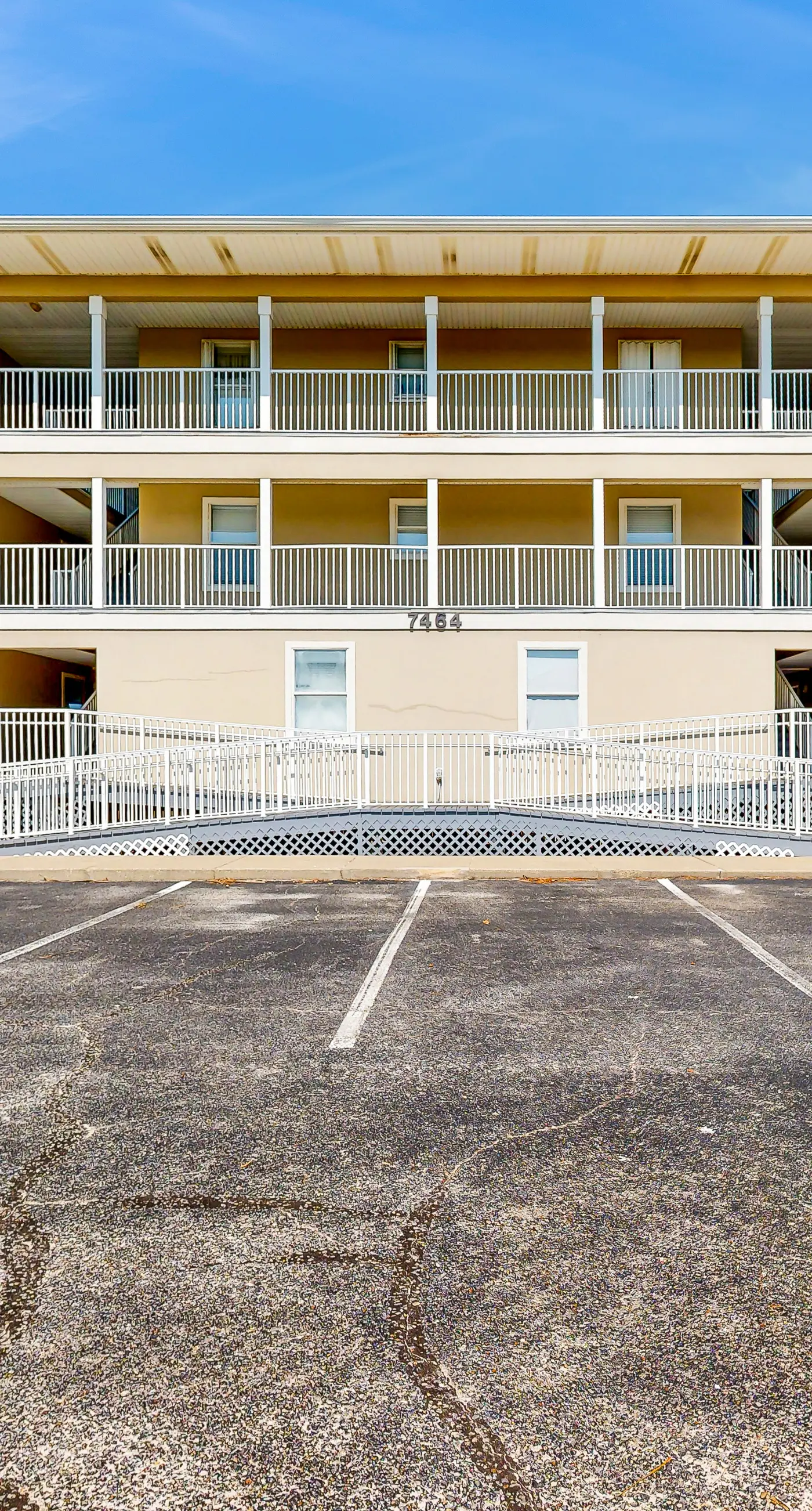 Cozy beach condo with amazing views, beach access & on-site pool