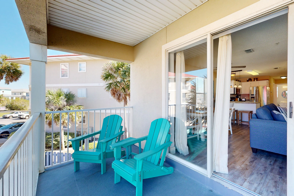 Second floor condo with shared pool, high-speed WiFi, and private washer&dryer