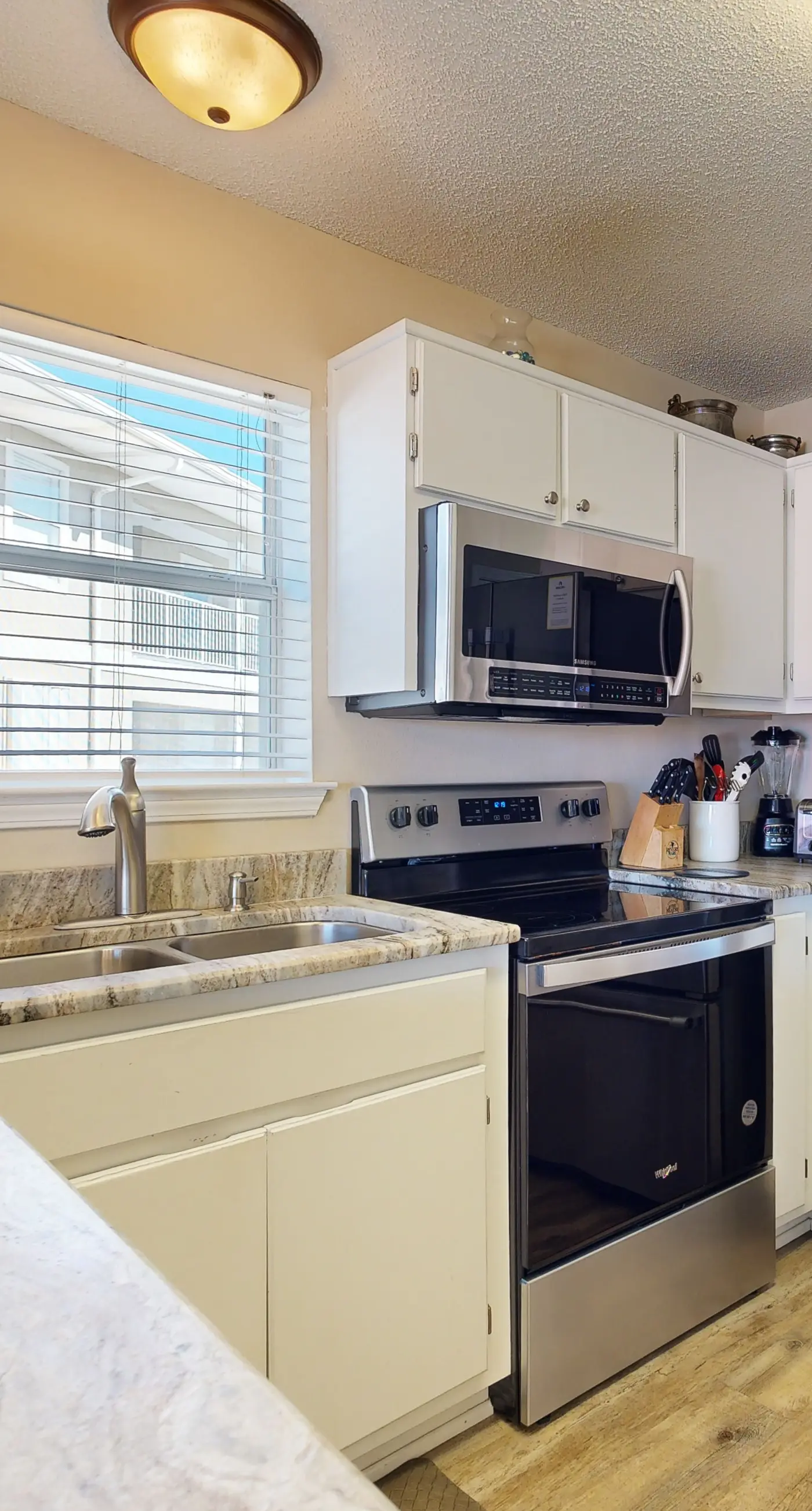 Second floor condo with shared pool, high-speed WiFi, and private washer/dryer