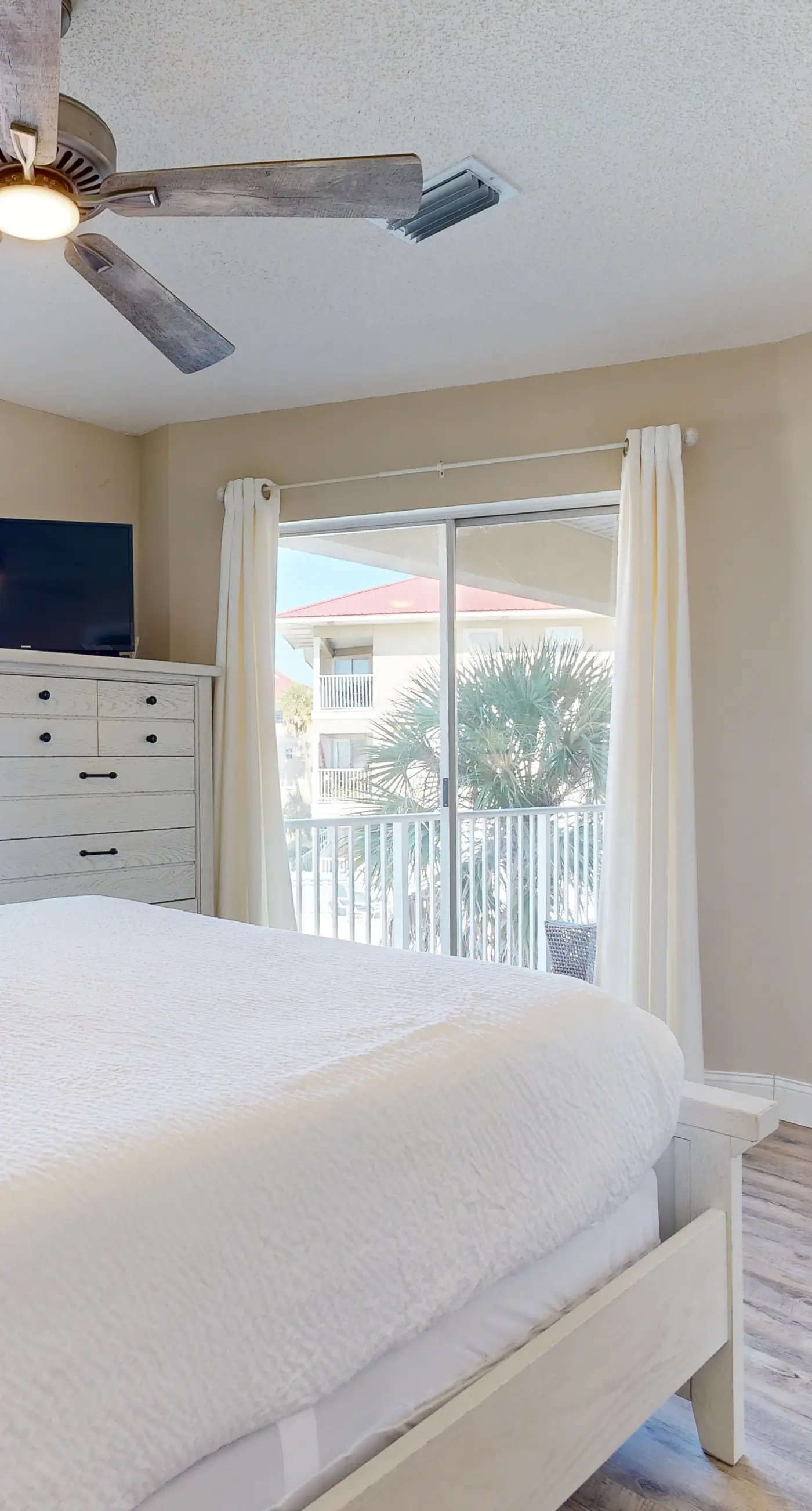 Second floor condo with shared pool, high-speed WiFi, and private washer/dryer