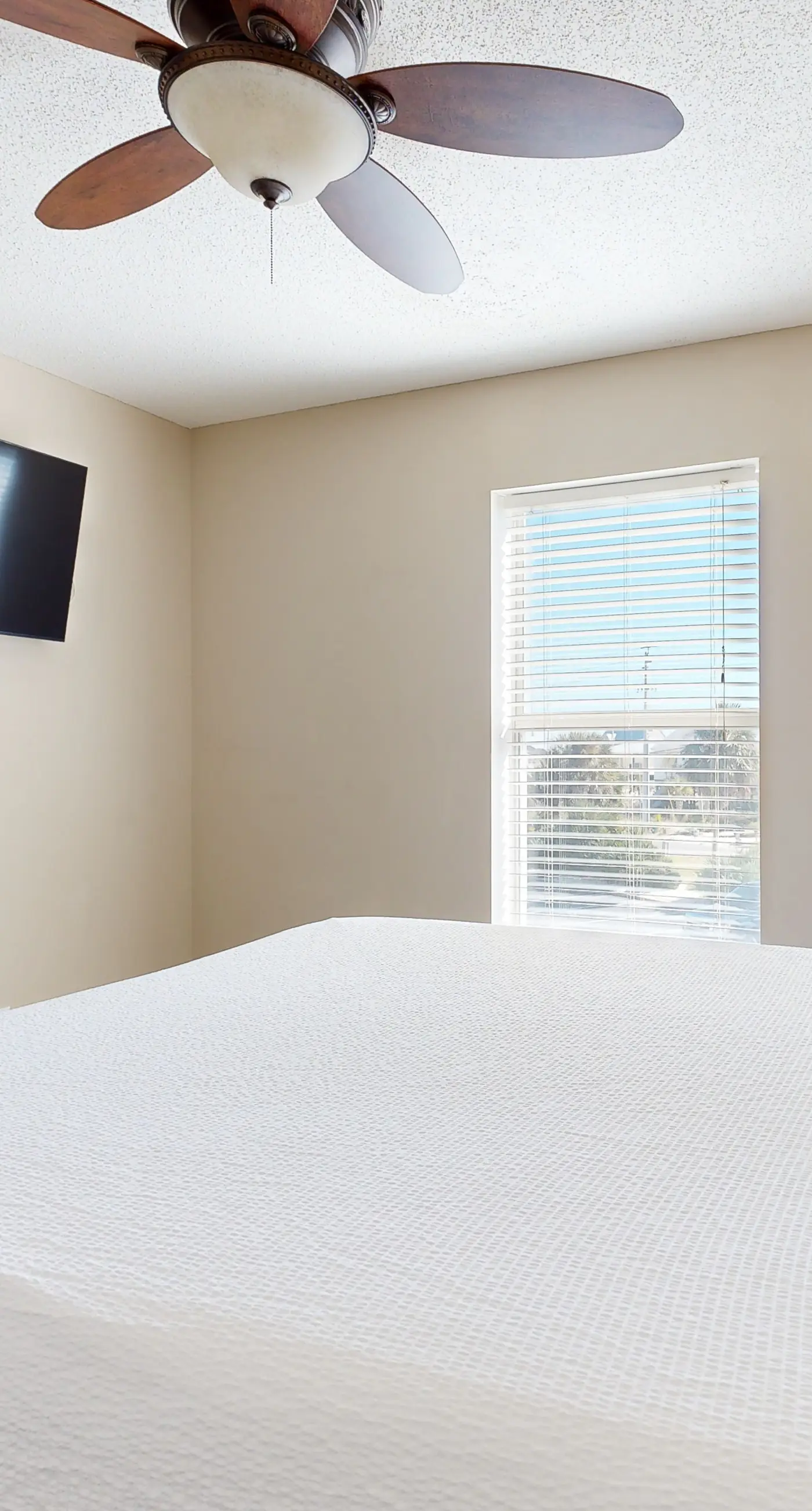 Second floor condo with shared pool, high-speed WiFi, and private washer/dryer