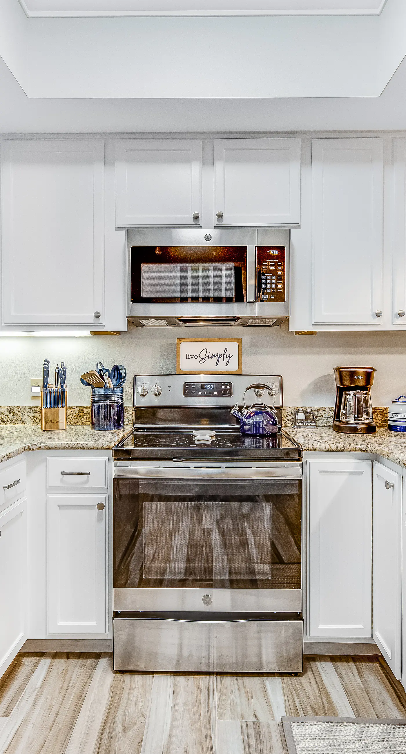 Blissful Coastal Condo with Shared Pool, Ocean View, Easy Beach Access & WiFi