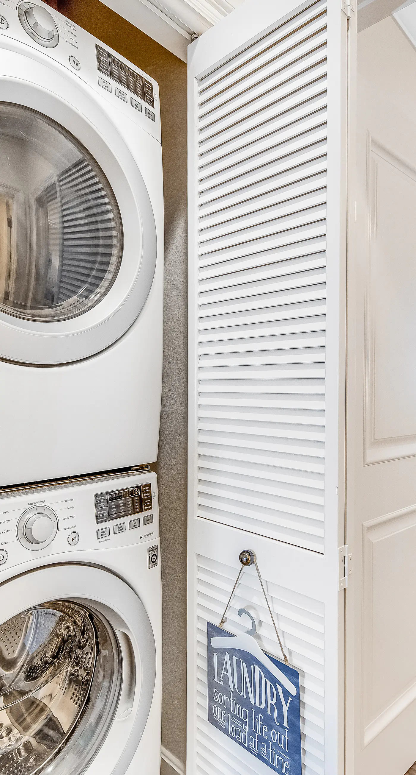 Blissful Coastal Condo with Shared Pool, Ocean View, Easy Beach Access & WiFi